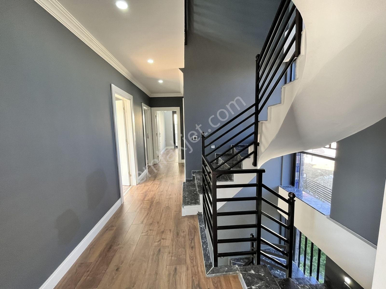 Sidede Denize 500m Ultra Lüks Tam Müstakil 7+1 Tripleks Villa