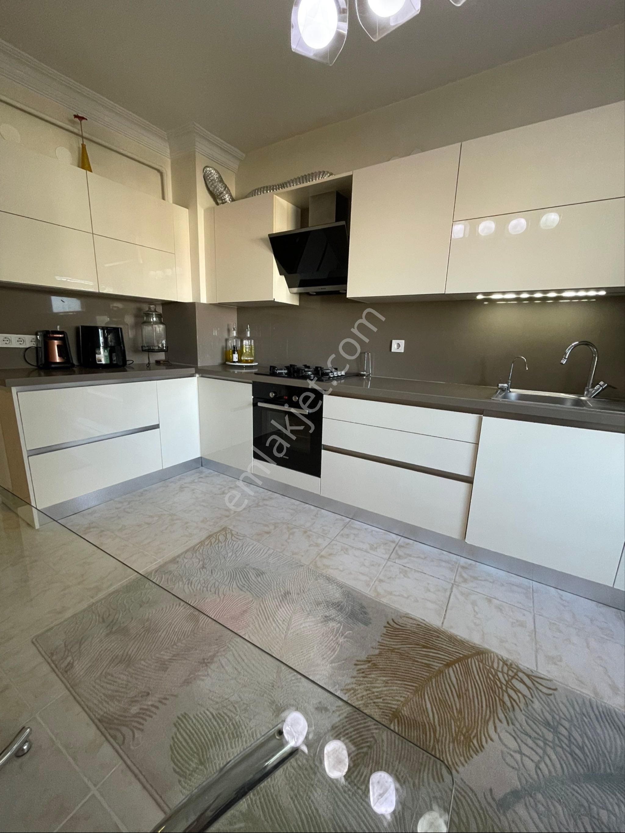 Cevizlidere Caddesine Paralel, Çamaşır Odalı, Full Yapılı 3+1