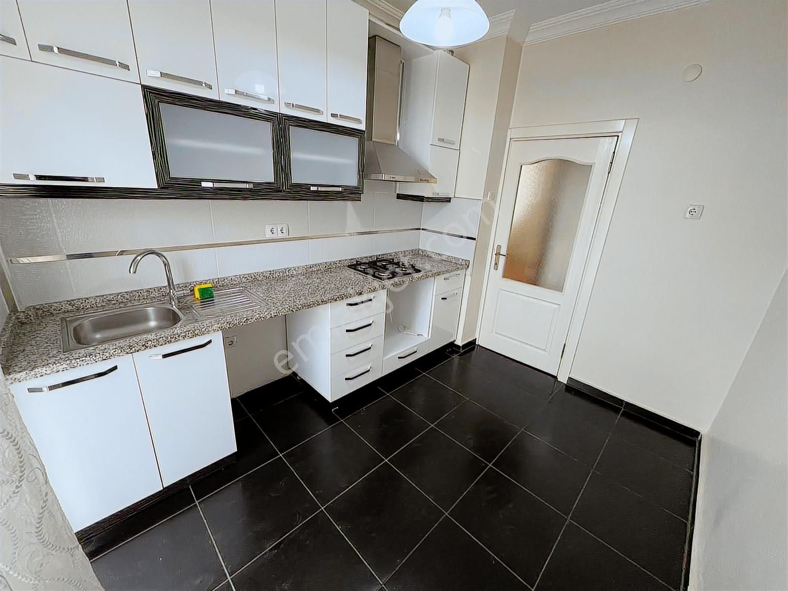 Şehir Mrk.doğu Garajı Kültür Merkezine Yakın Tramvay Dibinde 3+1