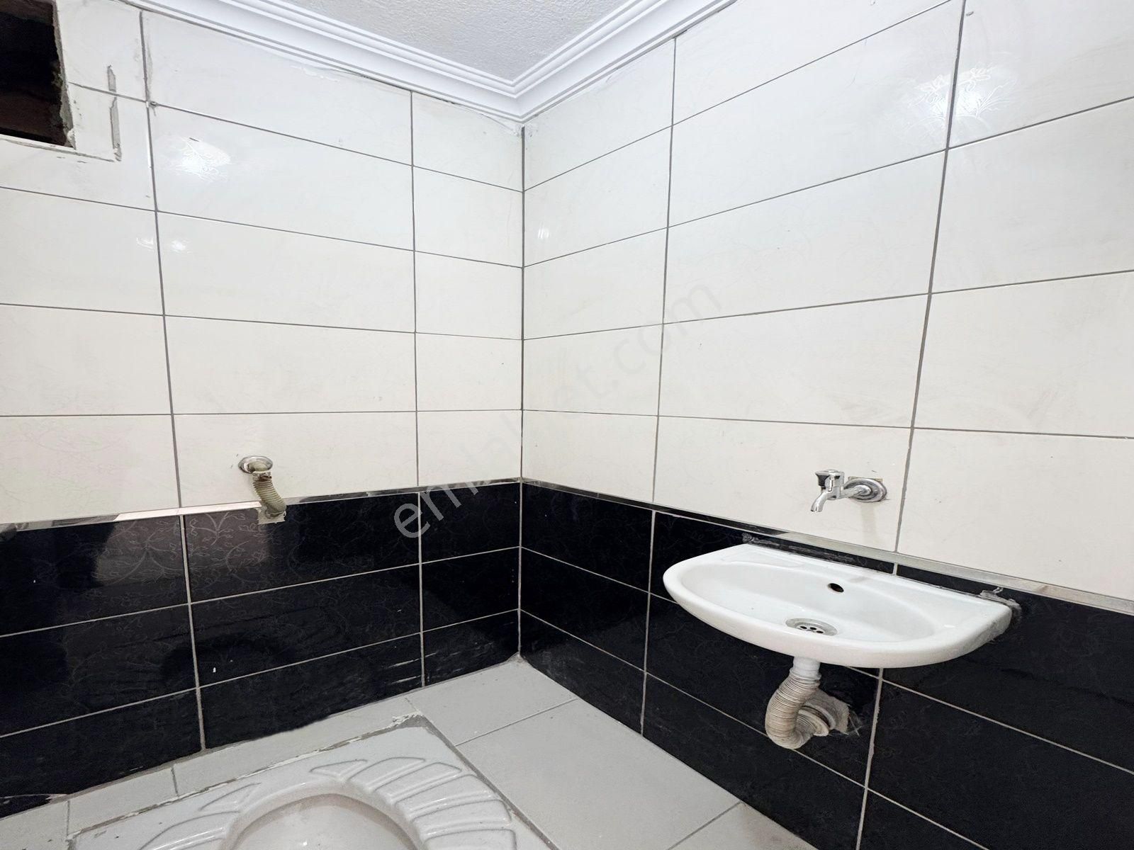 Nes Yapı'dan Güzelyurt Metrobüs'e Komşu Masrafsız Dev M² 2+1 Balkonlu Arakat Daire - Görsel 14