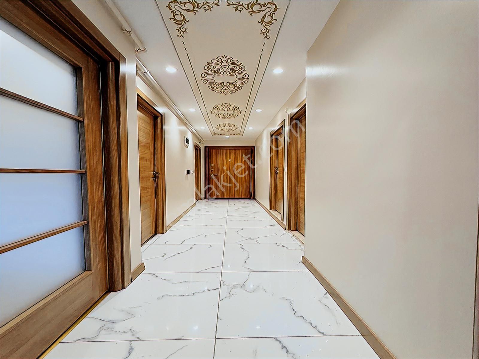 Metrobüse Yakın Lüks Mimari 2+1 Arakat Daire - Görsel 12