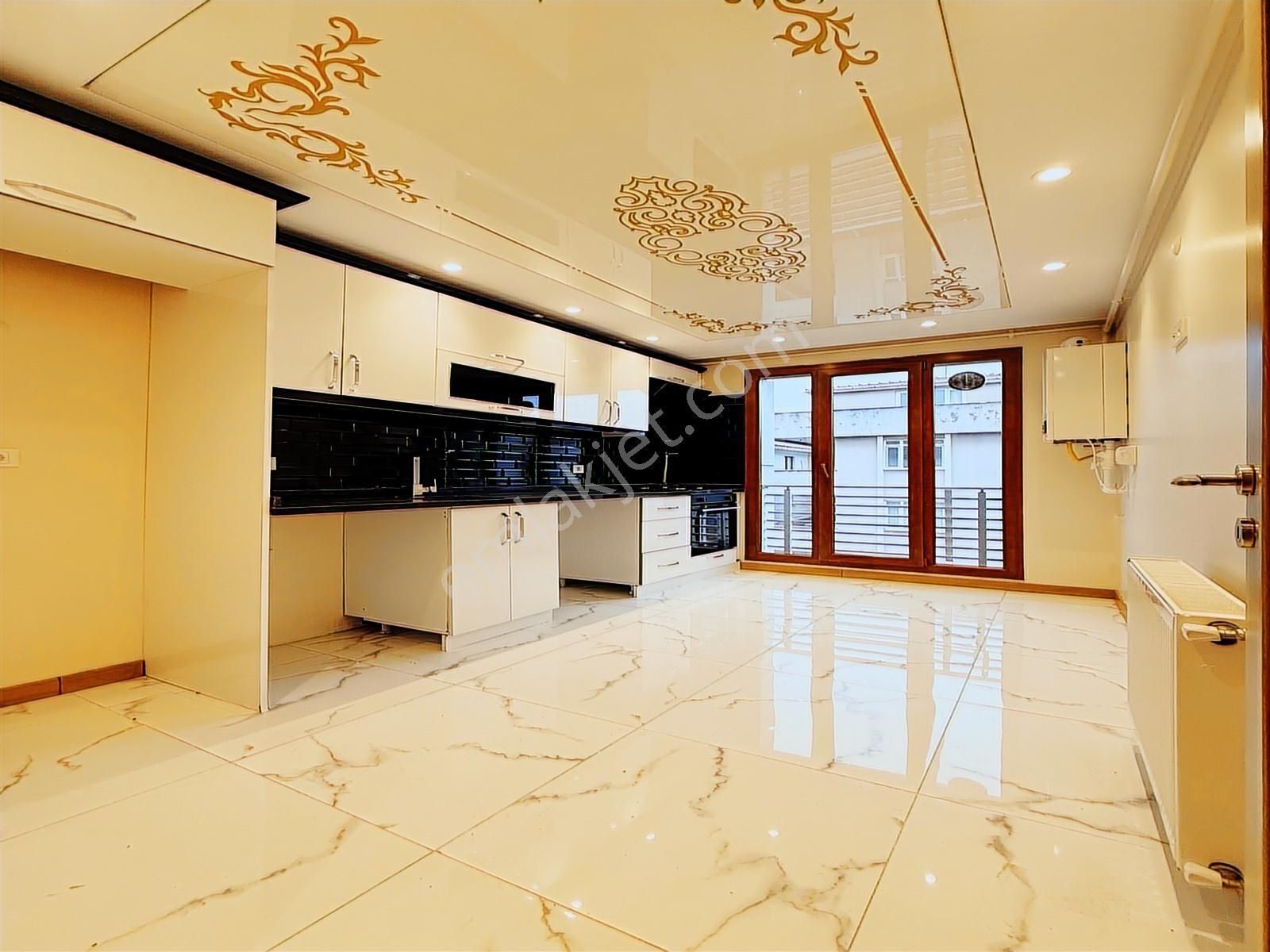 Metrobüse Yakın Lüks Mimari 2+1 Arakat Daire