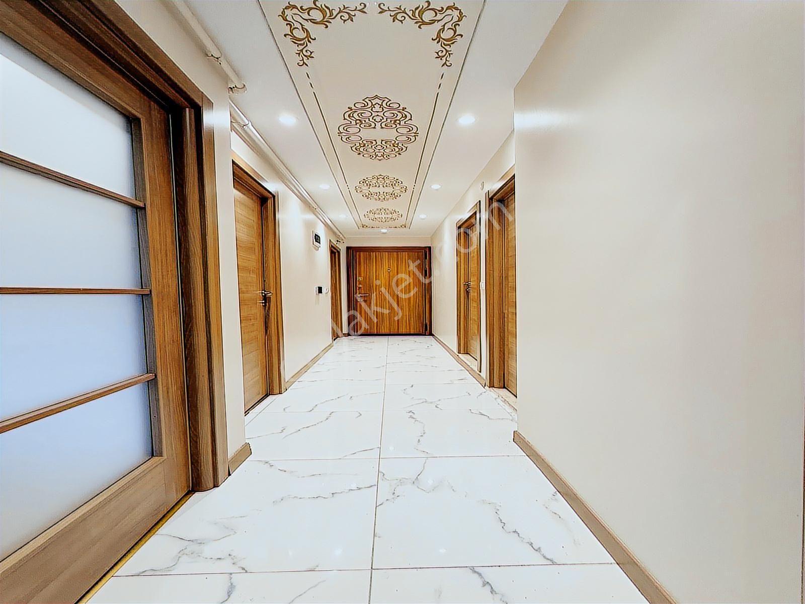 Metrobüse Yakın Lüks Mimari 2+1 Arakat Daire - Görsel 15