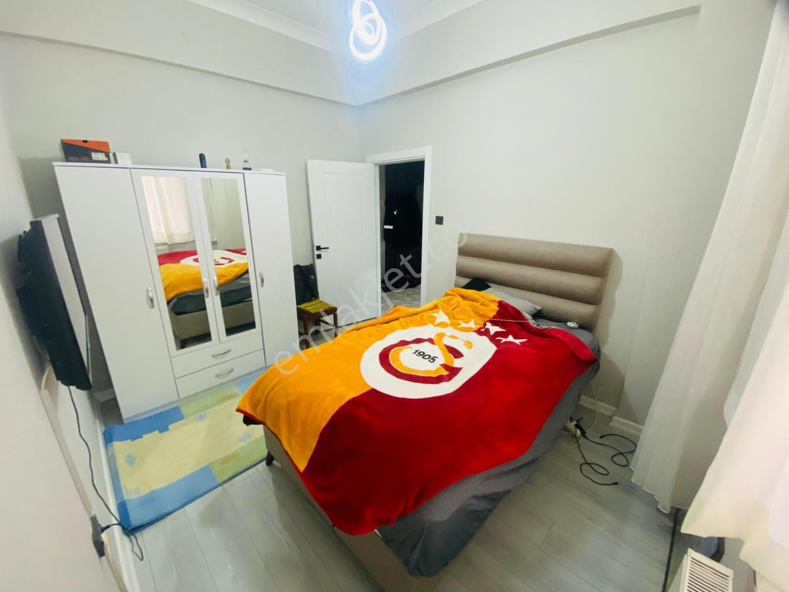 (983) Keçiören Bademlik Yolu Caddede 2.orta Katta 3+1 Daire!!