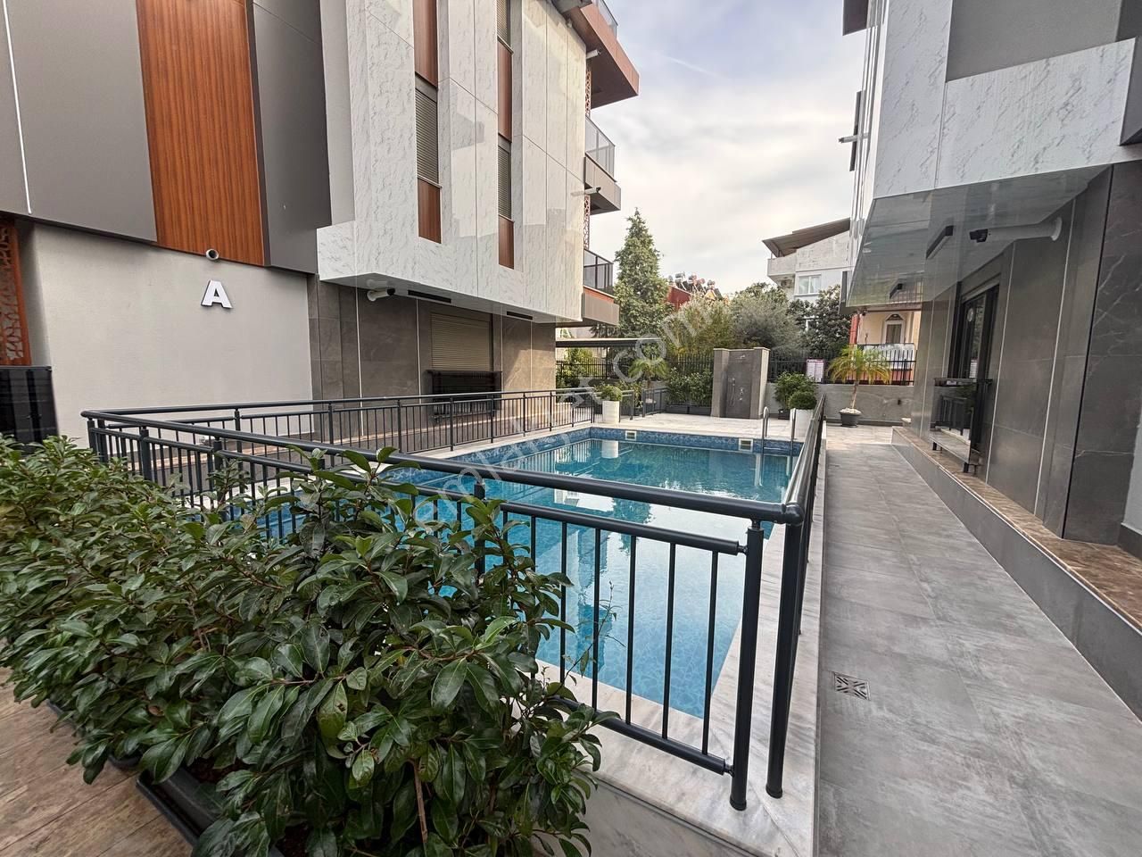 Full Eşyalı Konyaaltı Sahiline Yürüme Mesafesinde Restaurant Yakını Yüzme Havuzlu 2+1 Dubleks Daire