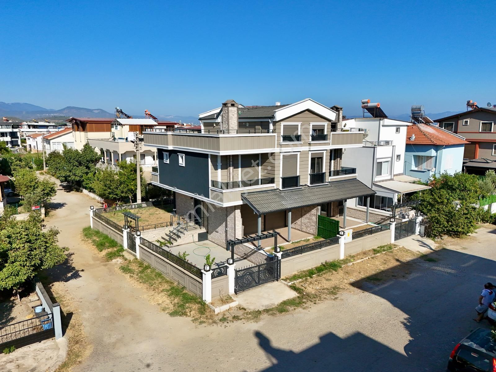 Akçay Aras Emlaktan Gürede Denize 150 Metre 4+1 Villa - Görsel 35