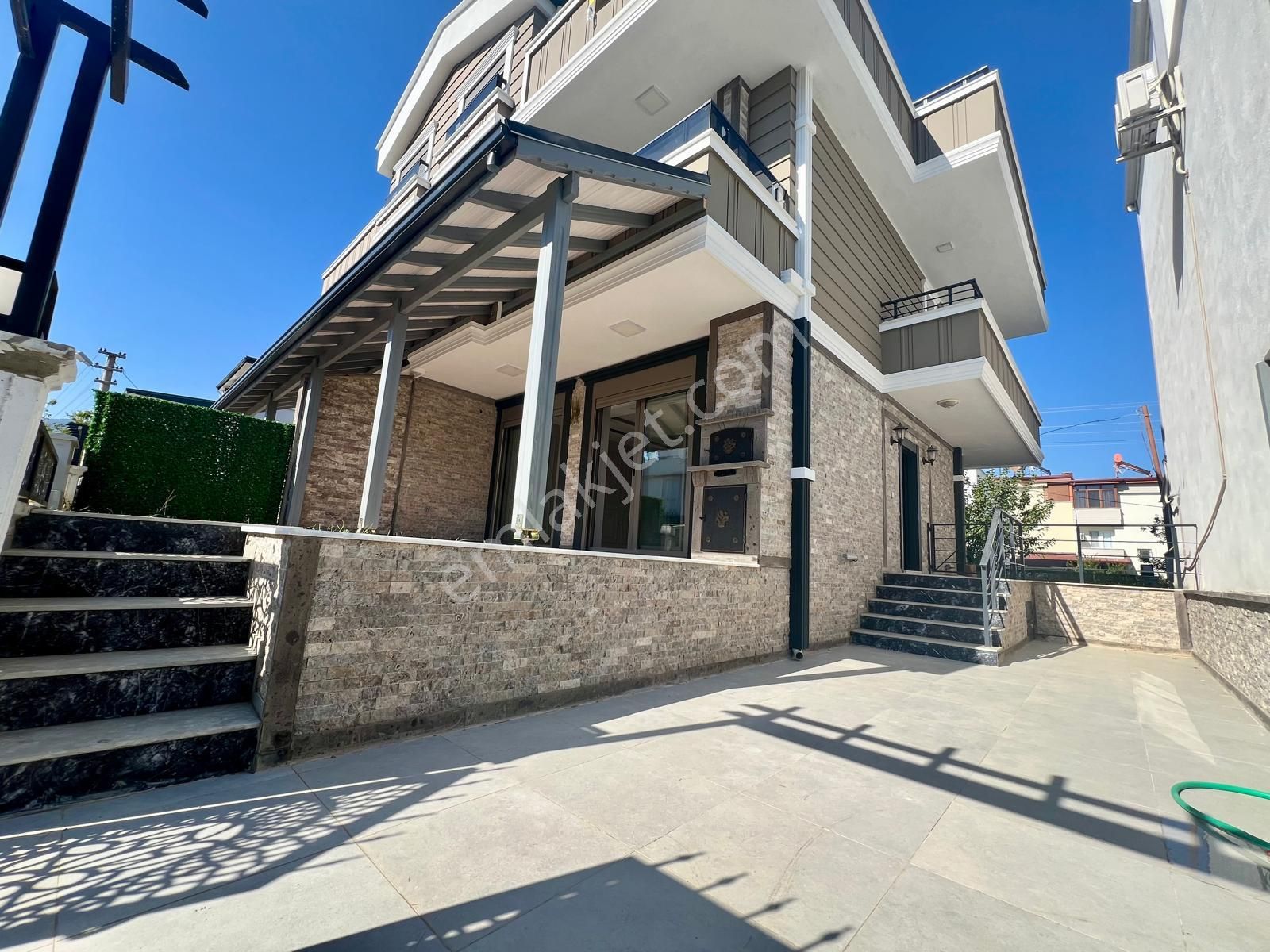 Akçay Aras Emlaktan Gürede Denize 150 Metre 4+1 Villa - Görsel 4