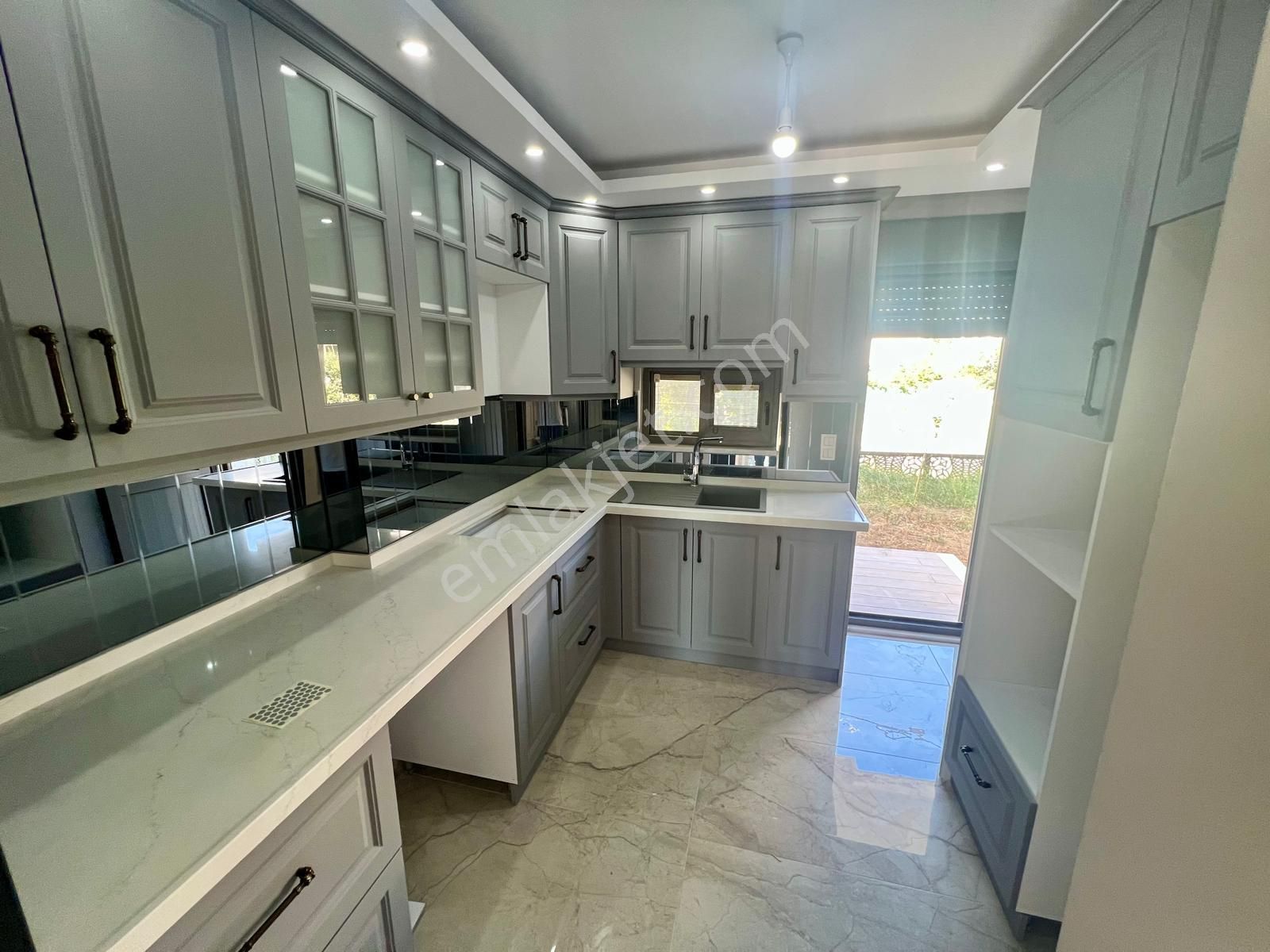 Akçay Aras Emlaktan Gürede Denize 150 Metre 4+1 Villa - Görsel 15