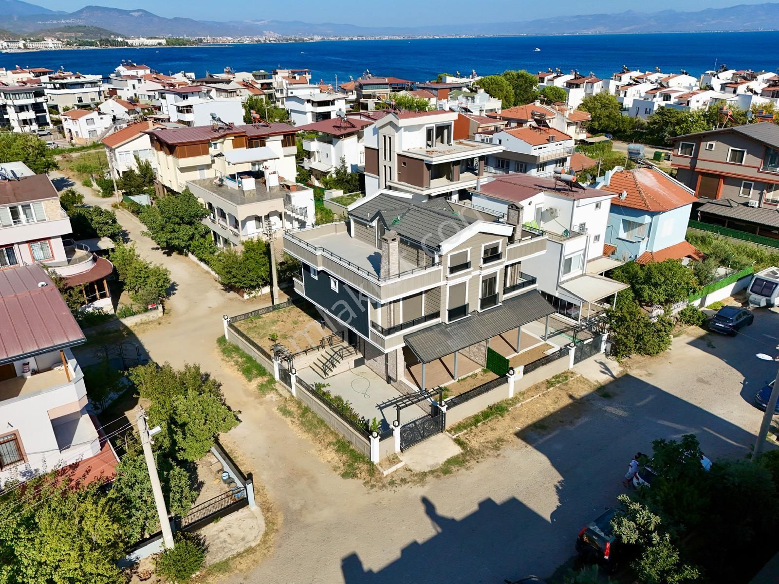 Akçay Aras Emlaktan Gürede Denize 150 Metre 4+1 Villa