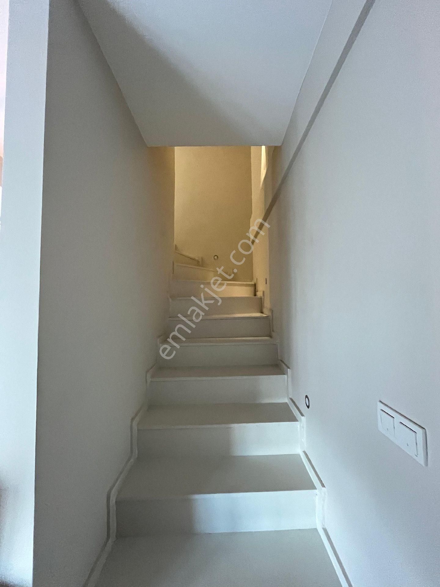 İzmir Karşıyaka Aksoy Mahallesinde - Görsel 27