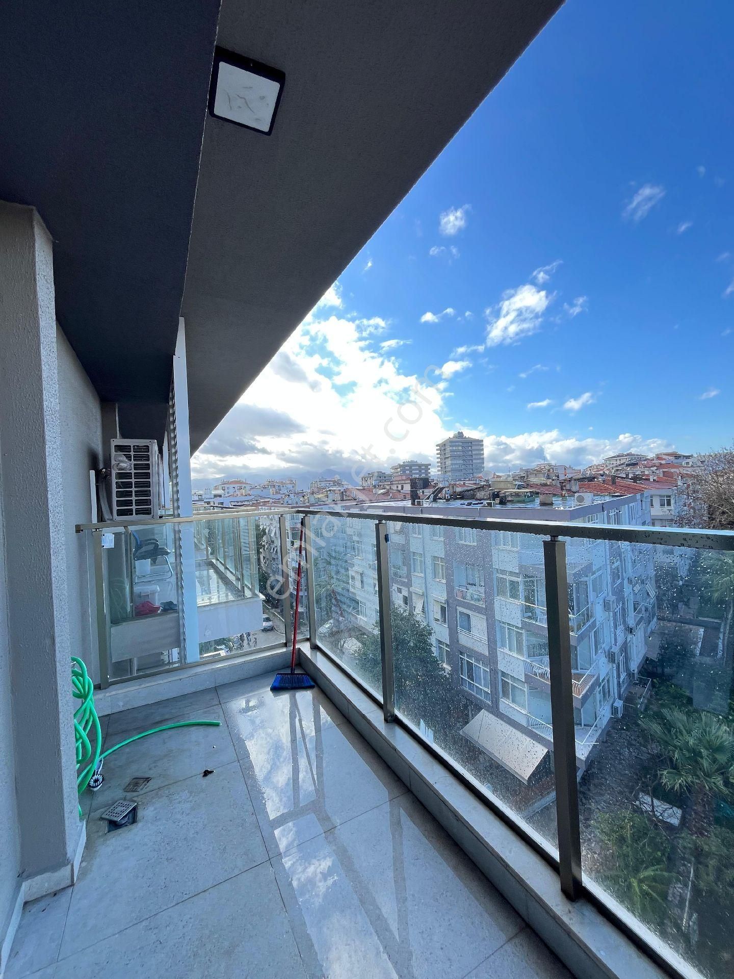 İzmir Karşıyaka Aksoy Mahallesinde - Görsel 24