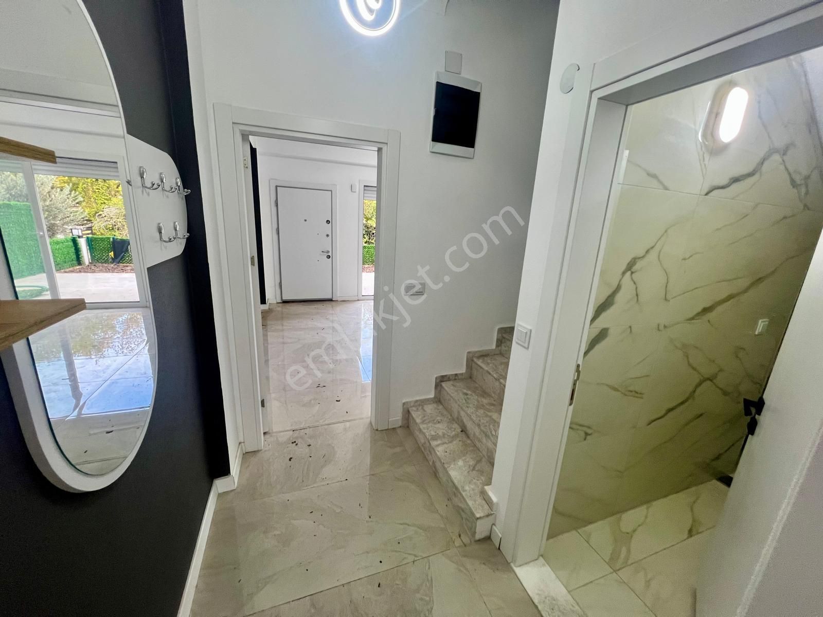 Akçay Aras Emlaktan Gürede Harika Konumda 3+1 Villa - Görsel 9