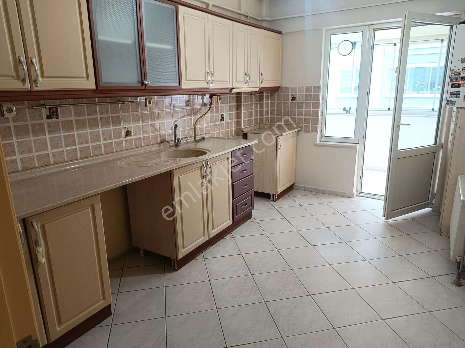 Kazimiye Mah. 2+1 /116 M2 Ebeveyn Banyolu Site İçi Kiralık Daire