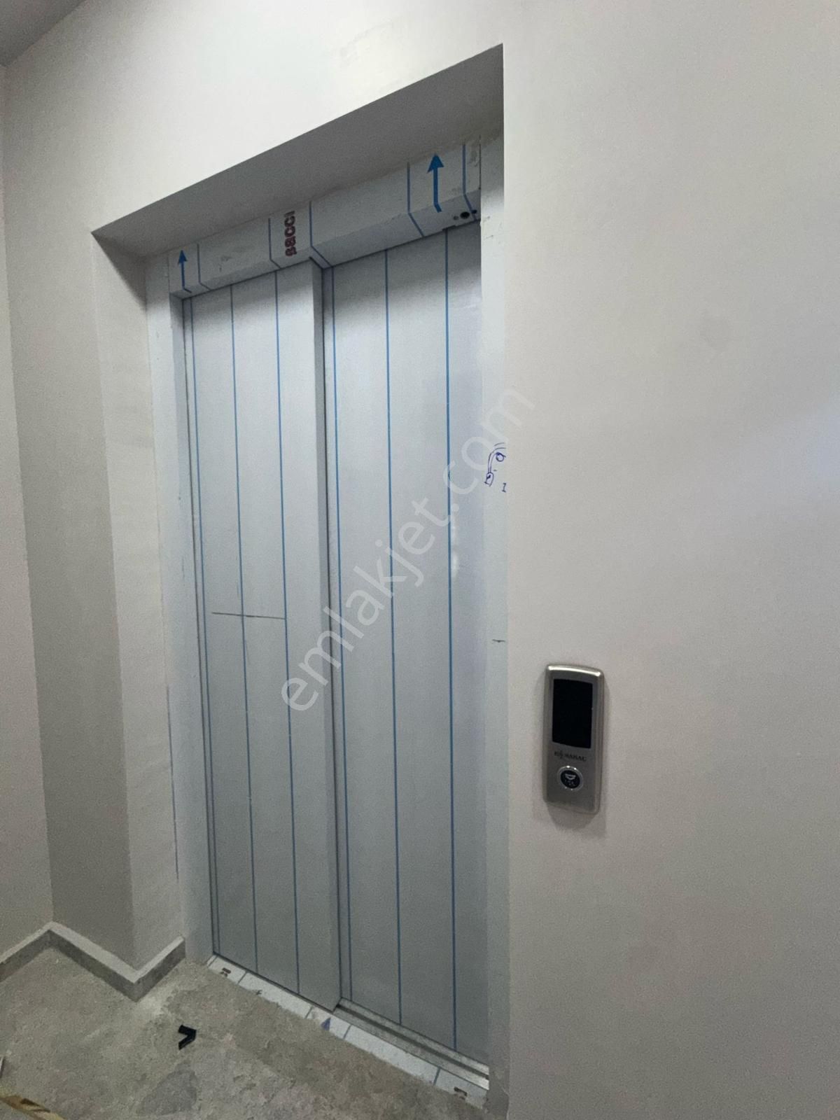 Tombakzade Bulvarına 20 Metre Ara Kat Asansörlü 2+1 - Görsel 18