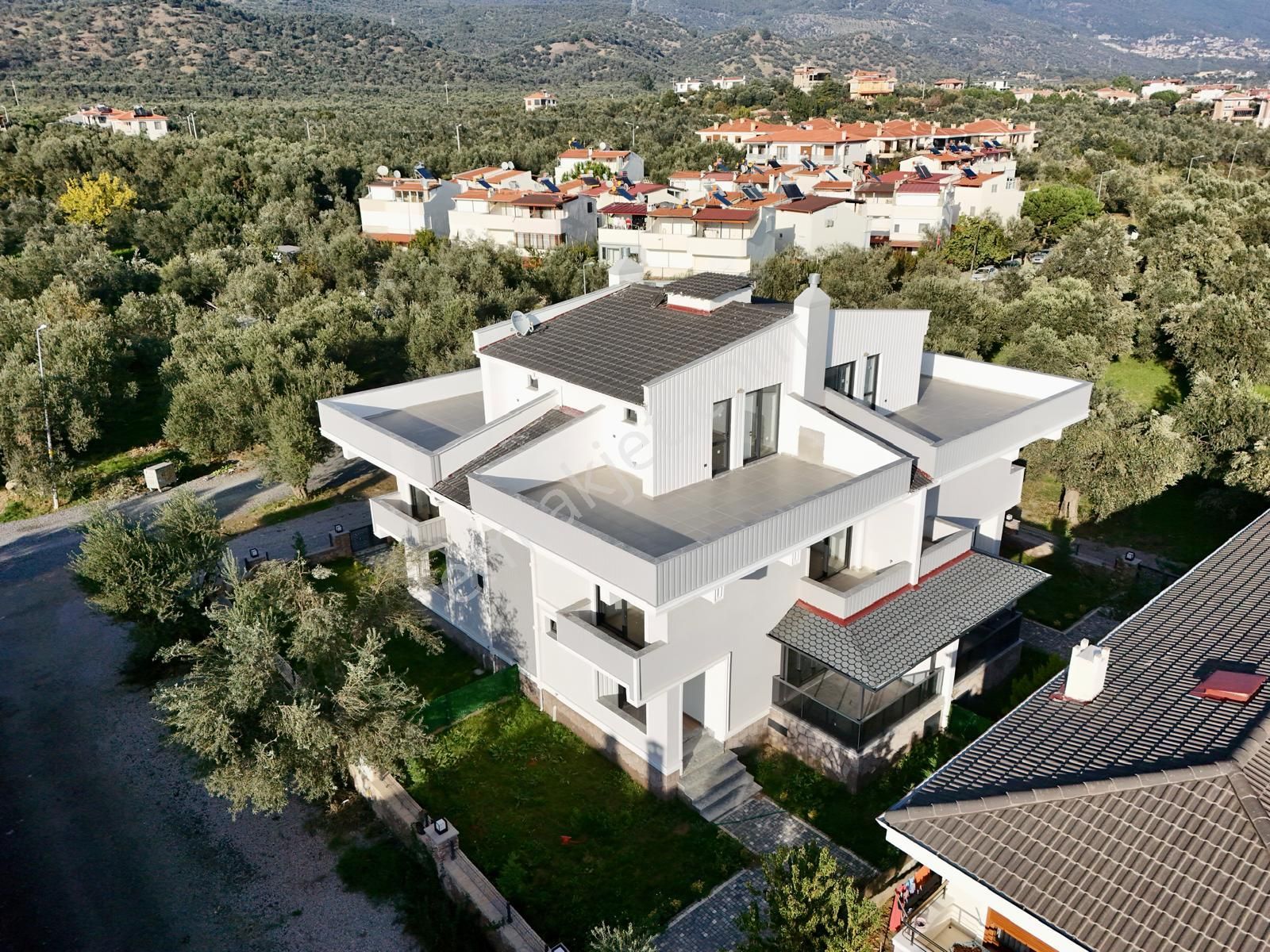 Akçay Aras Emlaktan Narlıda Denize 250 M. 3+1 Villa - Görsel 3