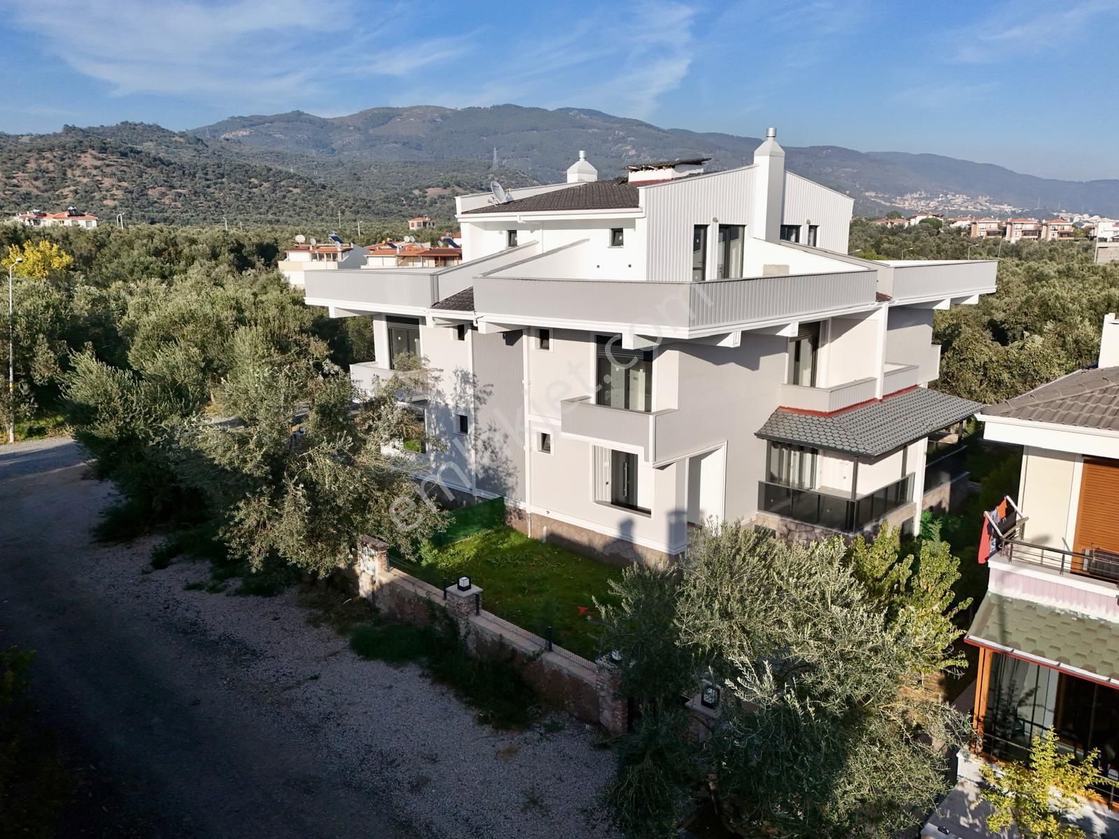 Akçay Aras Emlaktan Narlıda Denize 250 M. 3+1 Villa - Görsel 12
