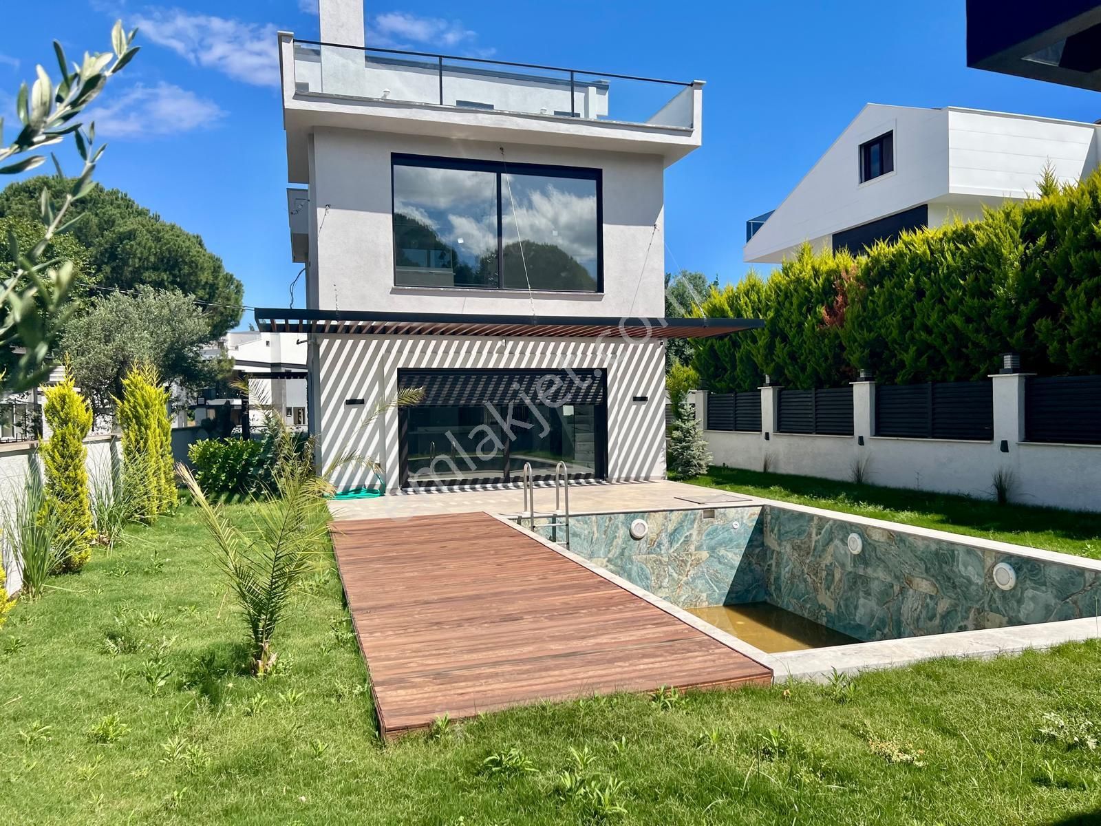 Akçay Aras Emlaktan Gürede 400 M² Arsa İçinde Havuzlu Lüks Villa - Görsel 5