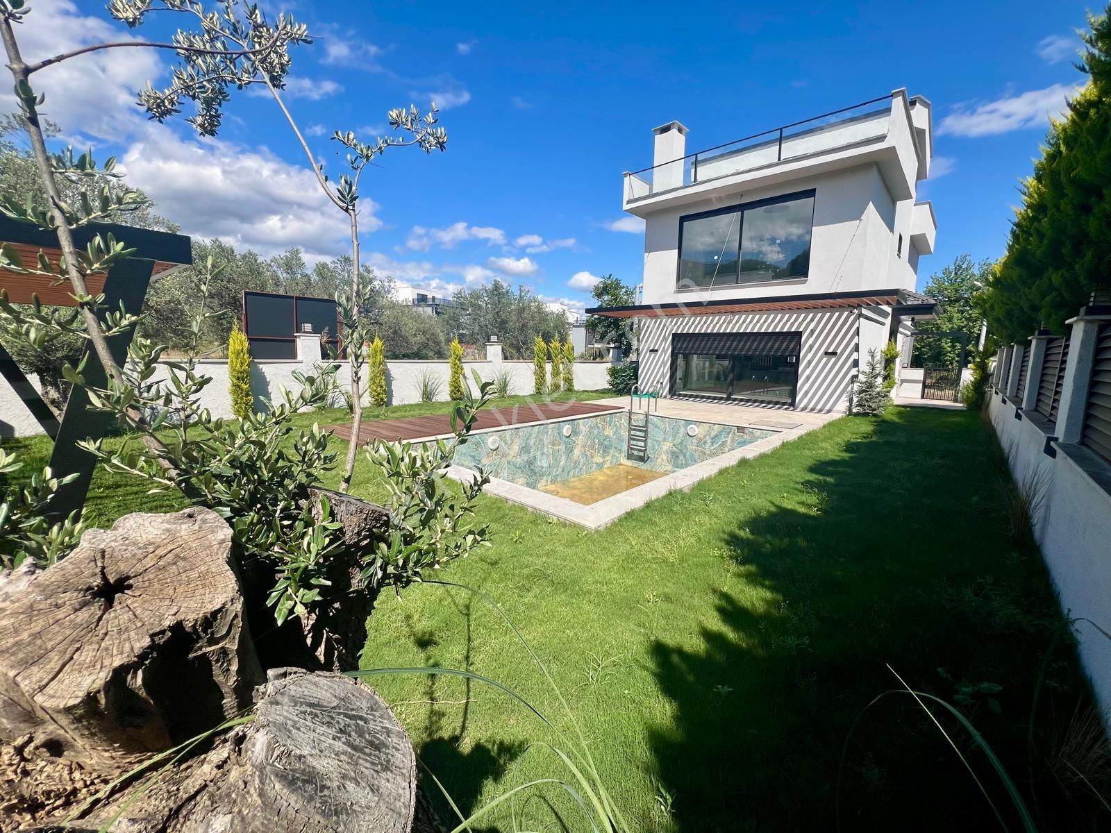 Akçay Aras Emlaktan Gürede 400 M² Arsa İçinde Havuzlu Lüks Villa - Görsel 3