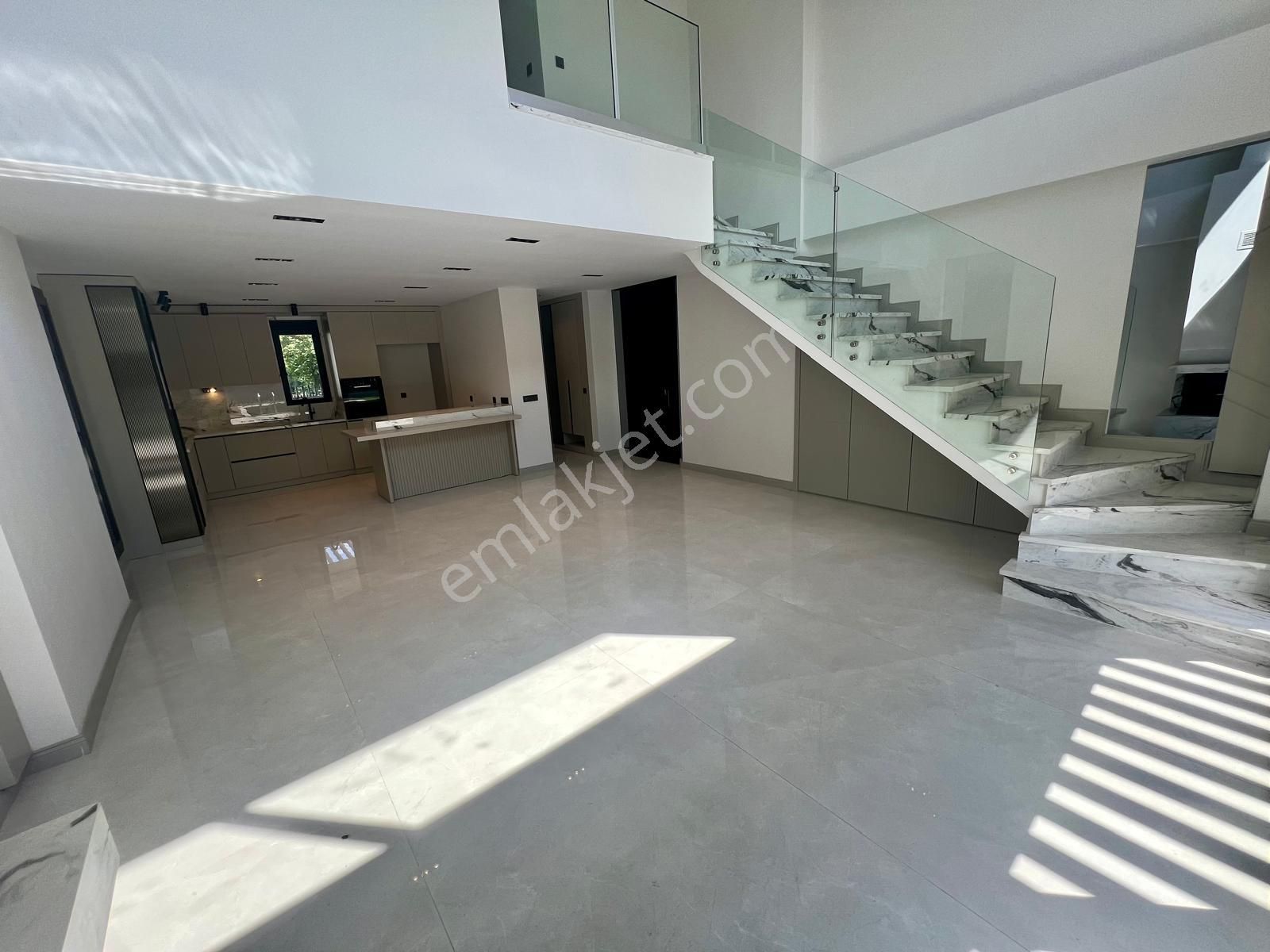 Akçay Aras Emlaktan Gürede 400 M² Arsa İçinde Havuzlu Lüks Villa - Görsel 8