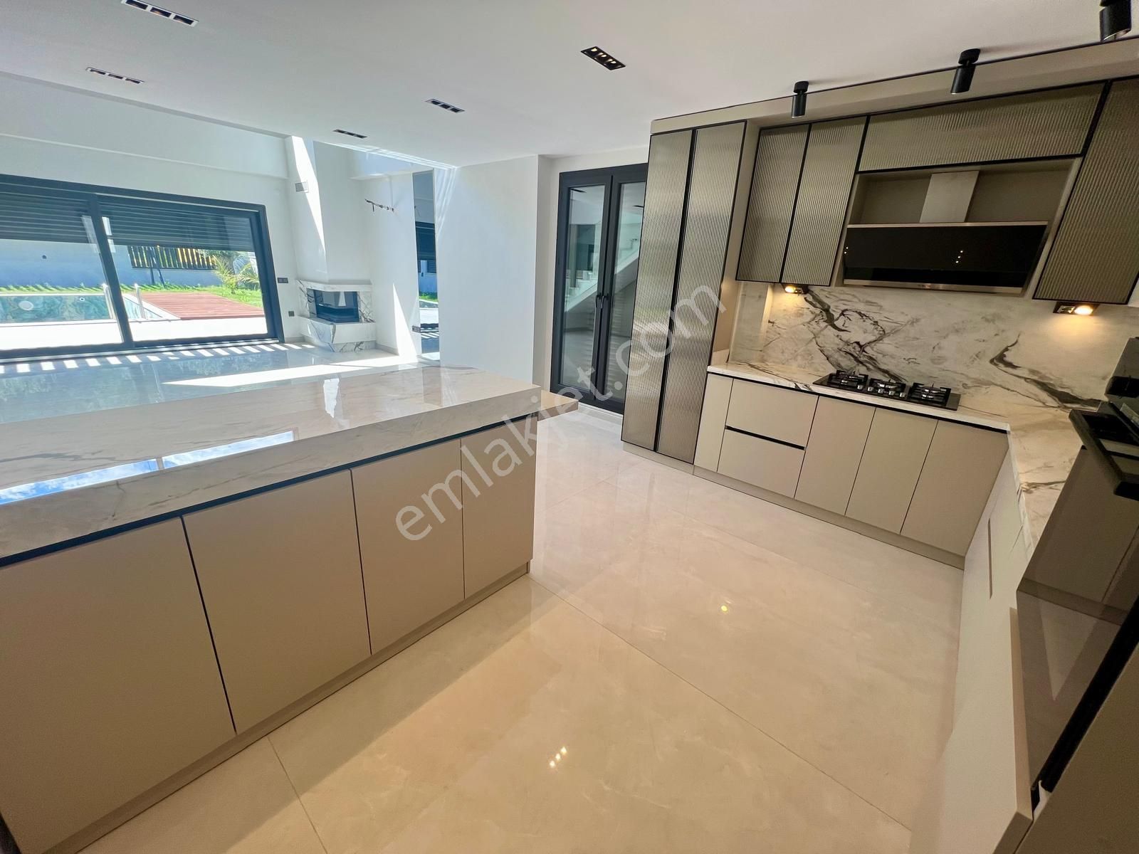 Akçay Aras Emlaktan Gürede 400 M² Arsa İçinde Havuzlu Lüks Villa - Görsel 12