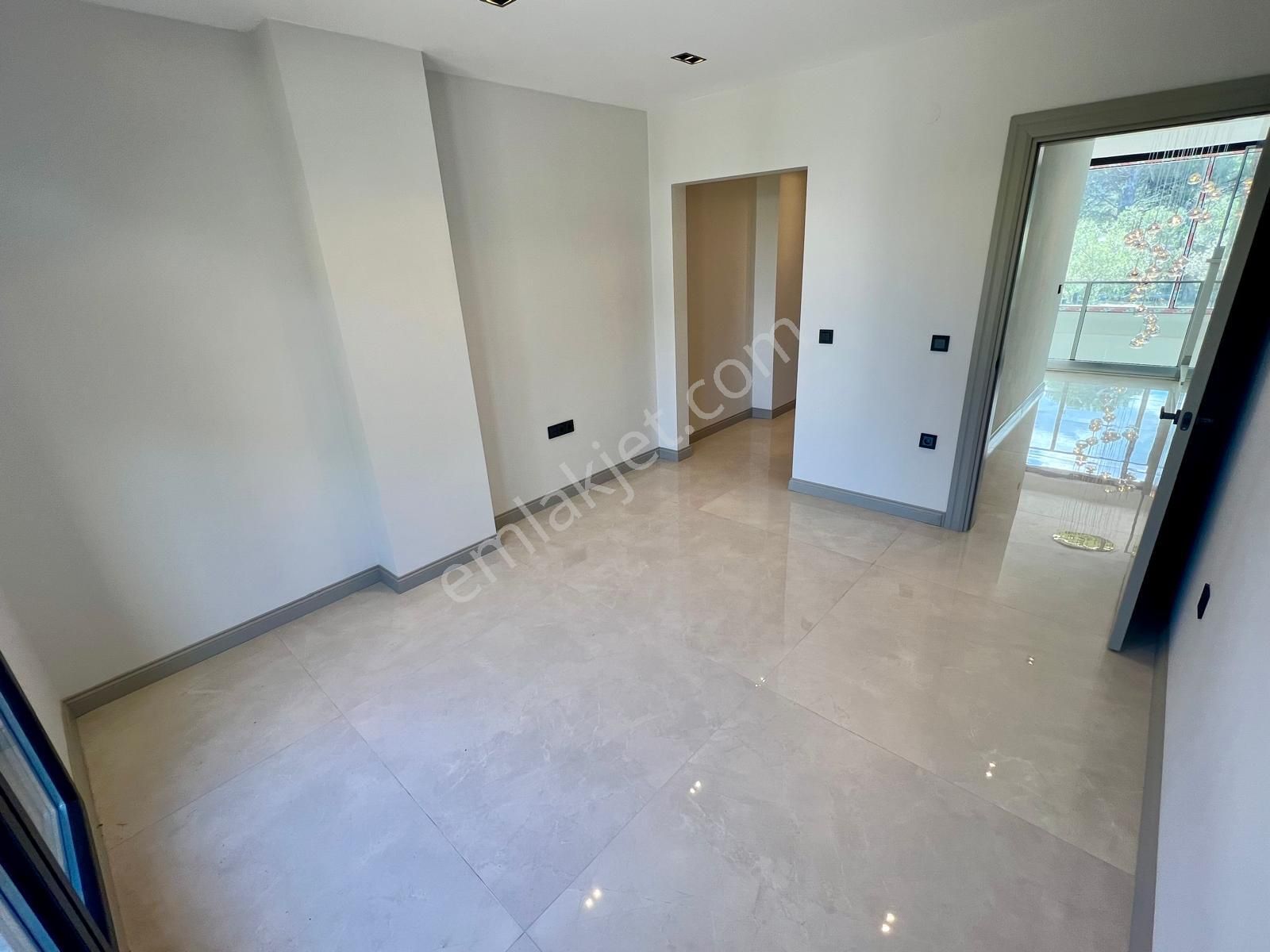 Akçay Aras Emlaktan Gürede 400 M² Arsa İçinde Havuzlu Lüks Villa - Görsel 24