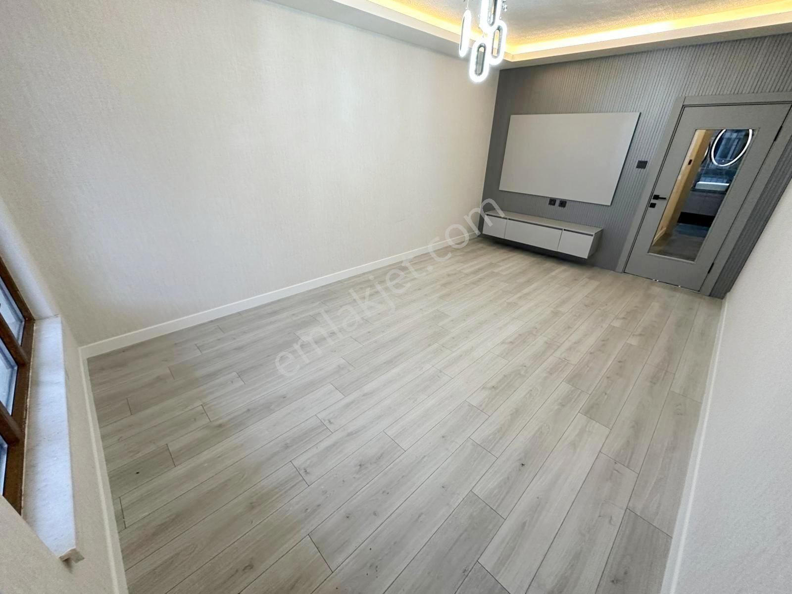 Uzman Emlak'dan Kıvrımlı Sokak'da Ultralüx Yapılı Bağımsız Yüksek Giriş 2+1 Daire - Görsel 4