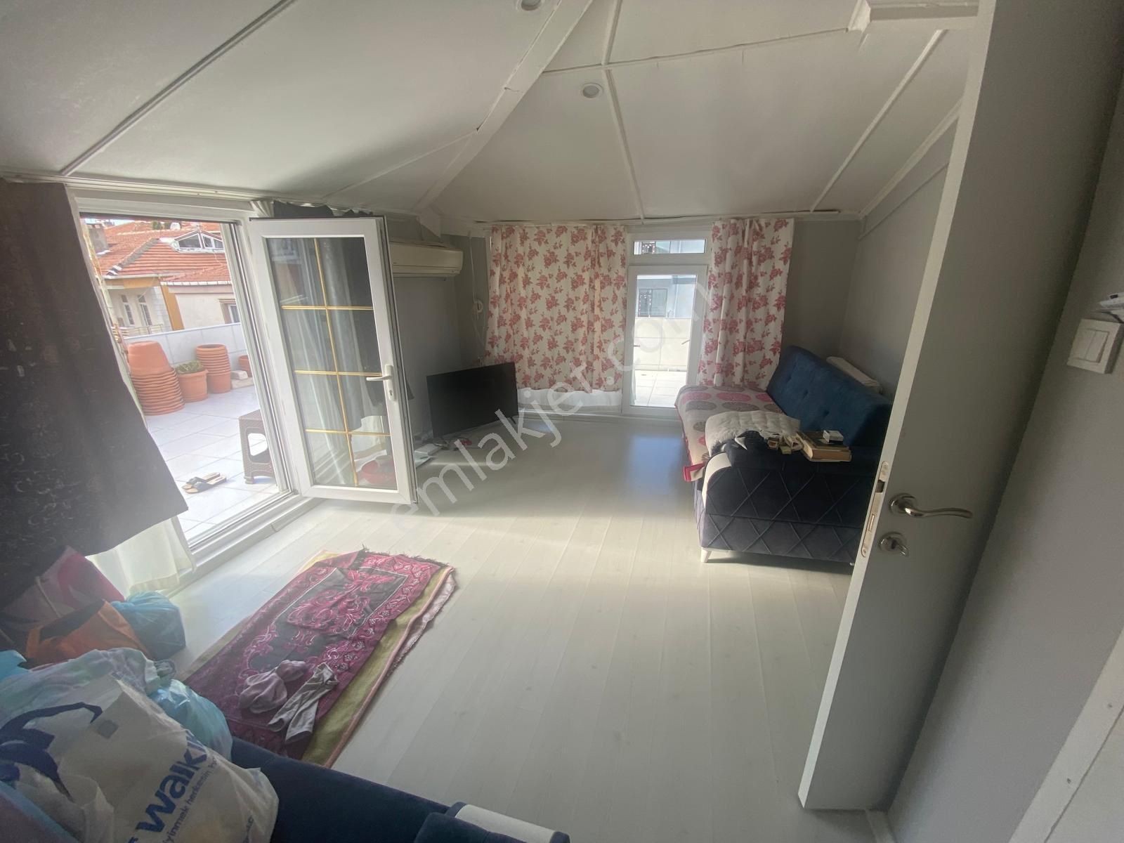 Delta’dan Ambarlı’da 1+1 Eşyalı Kiraöık Teras Katı Daire