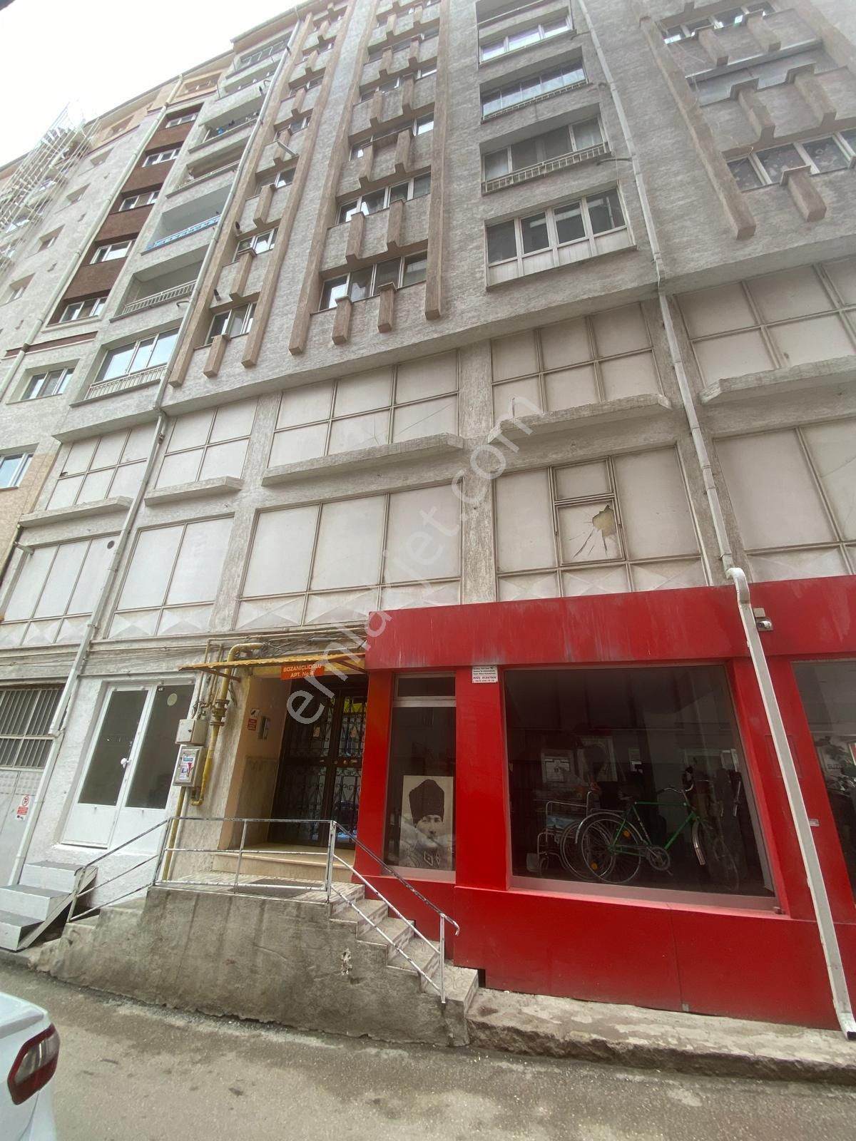 Kurtuluş' Ta Cumhuriyet Bulvarı Üzerinde Kiralık 3+1 Daire - Görsel 2