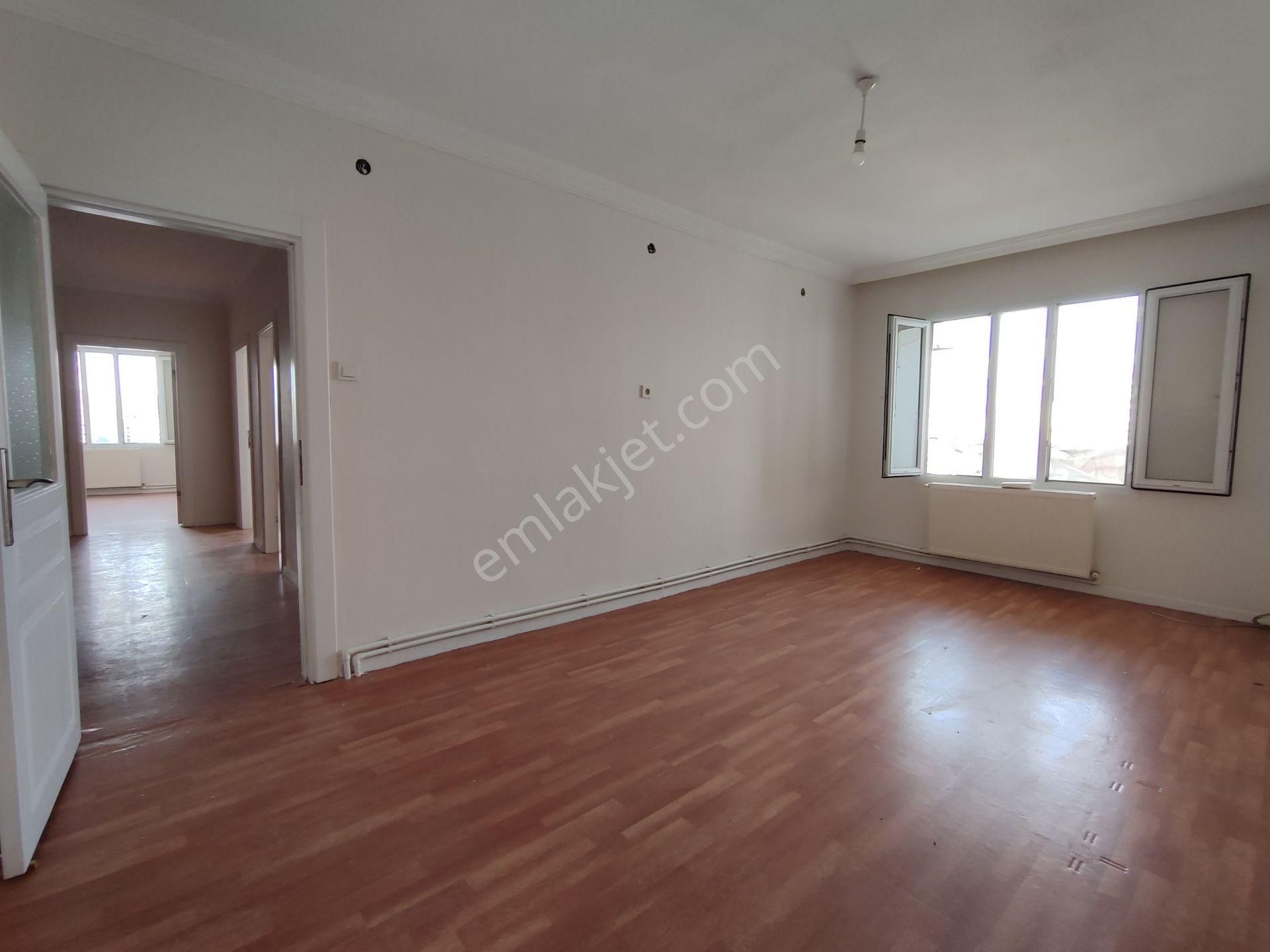 Cadde Üzeri Merkezi Konuma Sahip Geniş 3+1 Site İçi Daire - Görsel 24