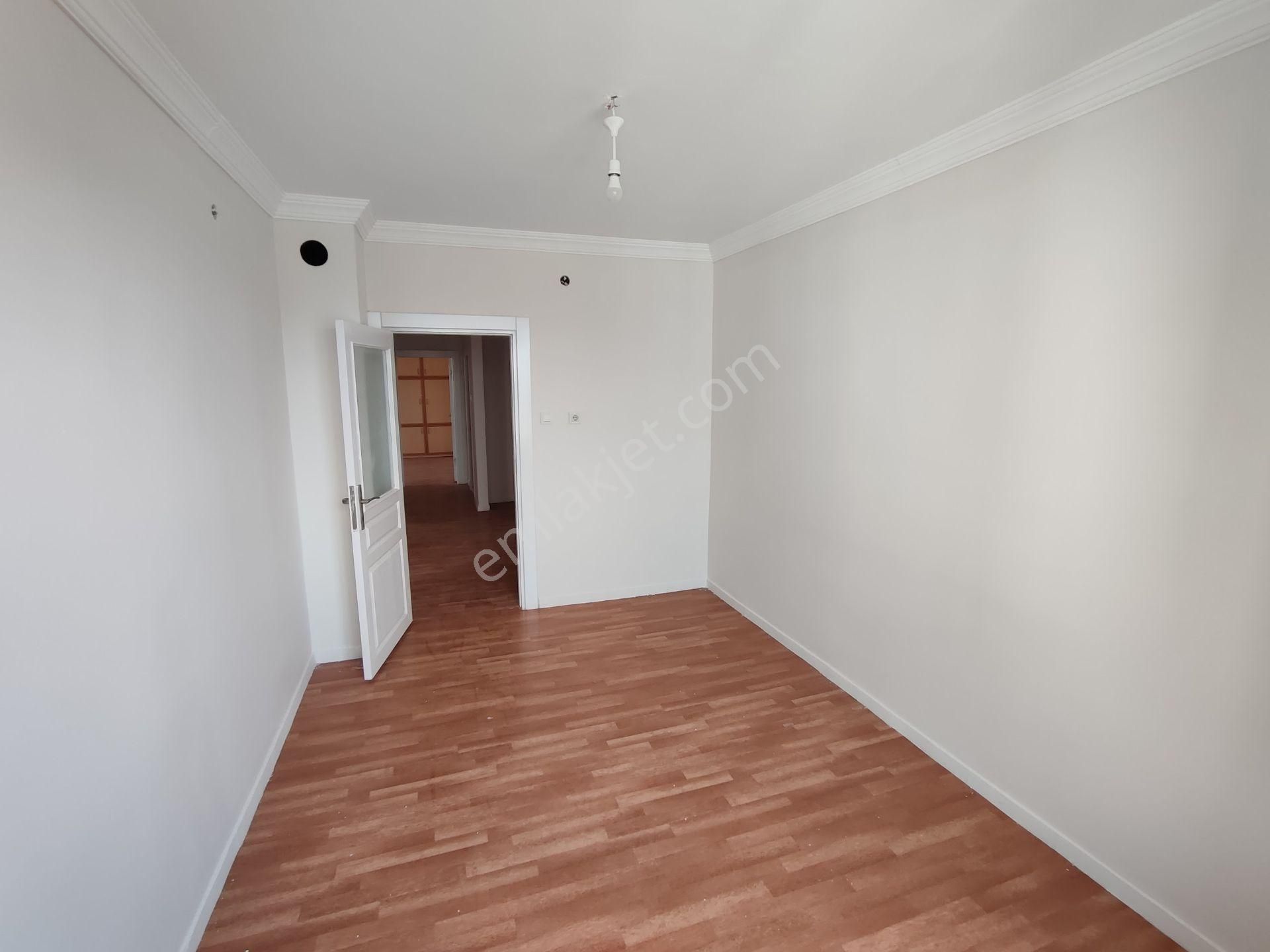 Cadde Üzeri Merkezi Konuma Sahip Geniş 3+1 Site İçi Daire - Görsel 18