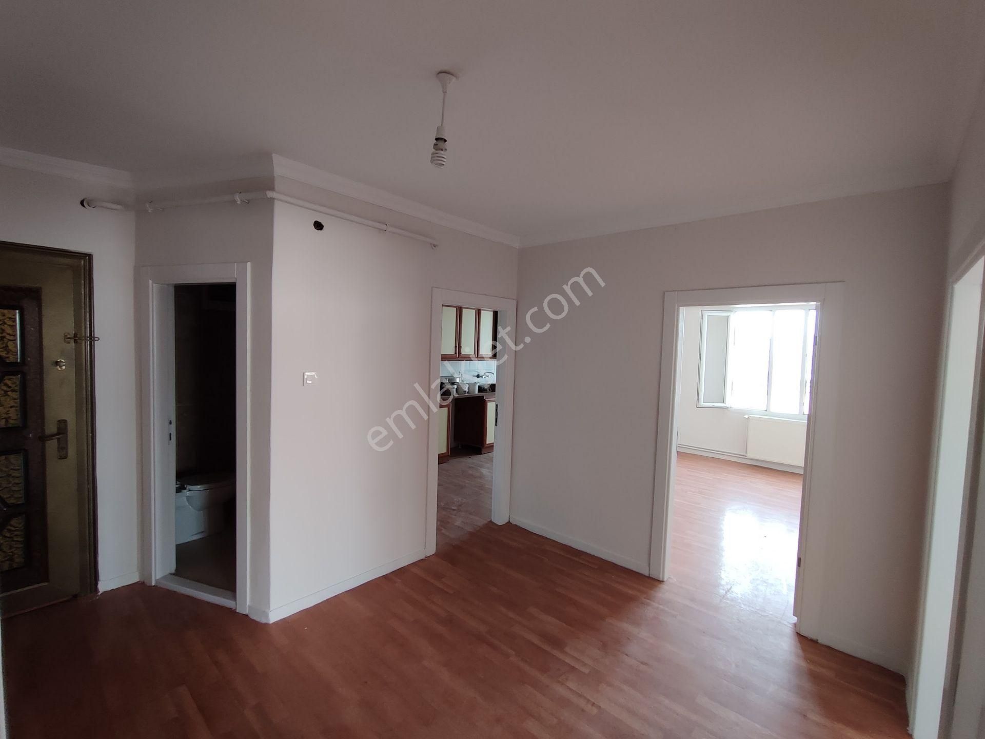 Cadde Üzeri Merkezi Konuma Sahip Geniş 3+1 Site İçi Daire