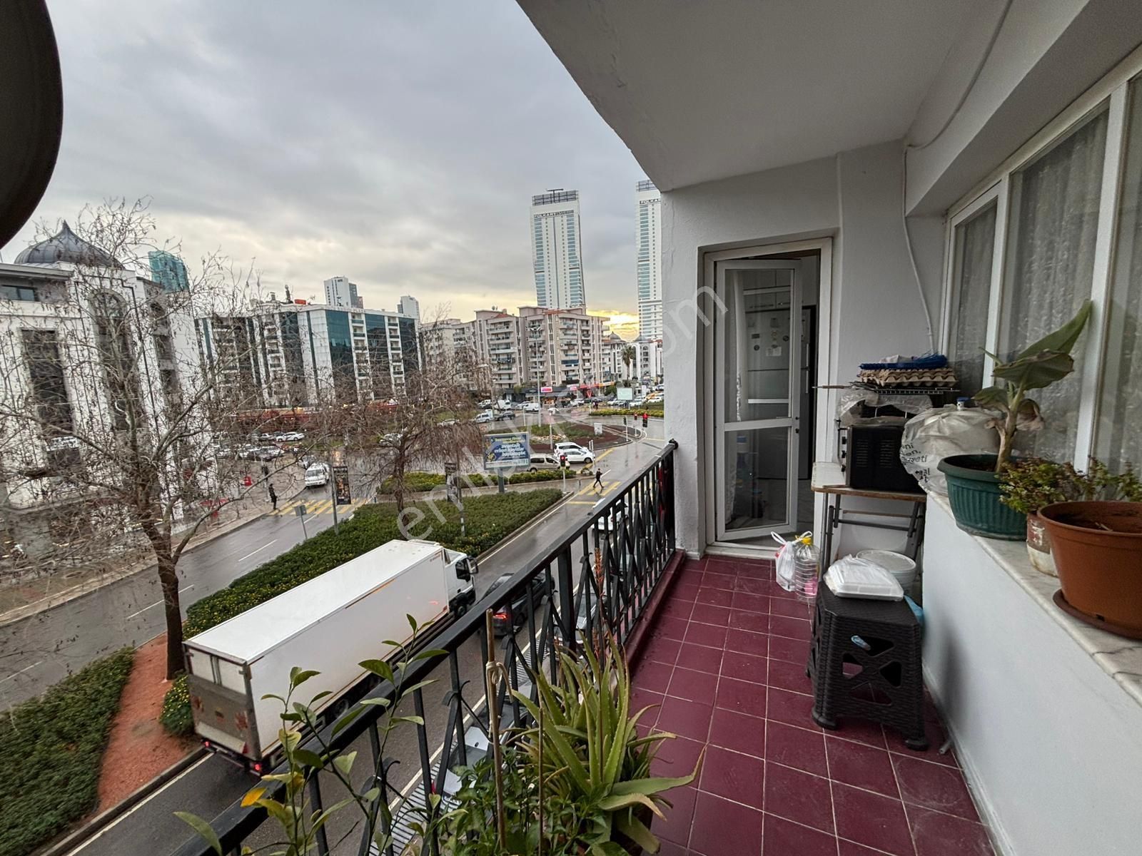 Bayraklı Manavkuyu Mah. Cadde Üzeri 2+1 Satılık Ara Kat Daire - Görsel 18