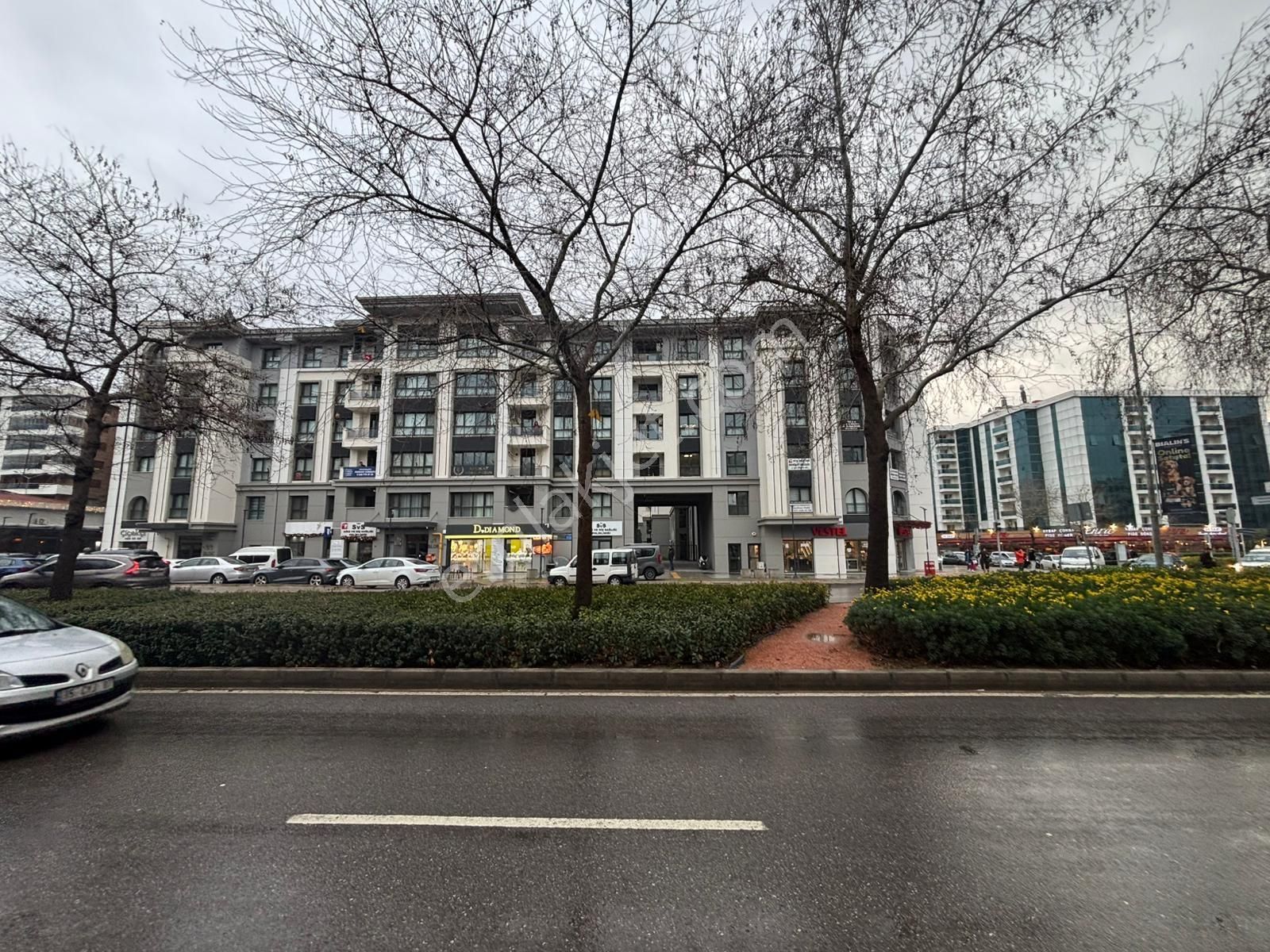 Bayraklı Manavkuyu Mah. Cadde Üzeri 2+1 Satılık Ara Kat Daire