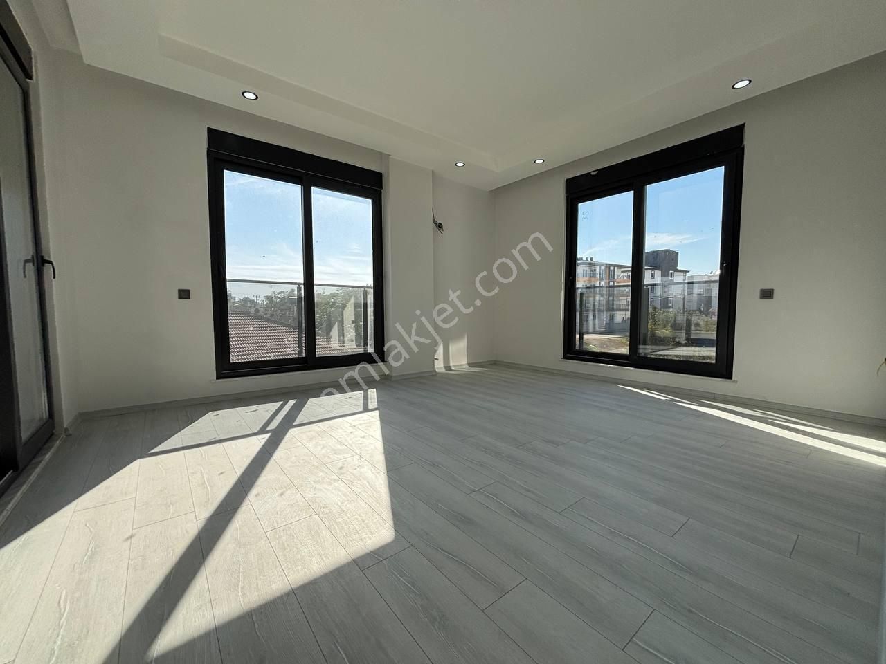 Ulaşıma Yakın Yüzme Havuzlu Asansörlü Katta Satılık 2+1 Daire - Görsel 6