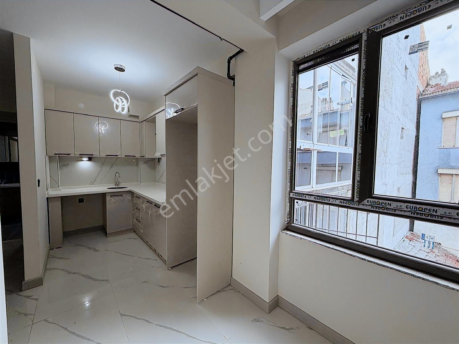 Eğitimciler Caddesi Yakını Ayrı Mutfaklı Balkonlu1+1