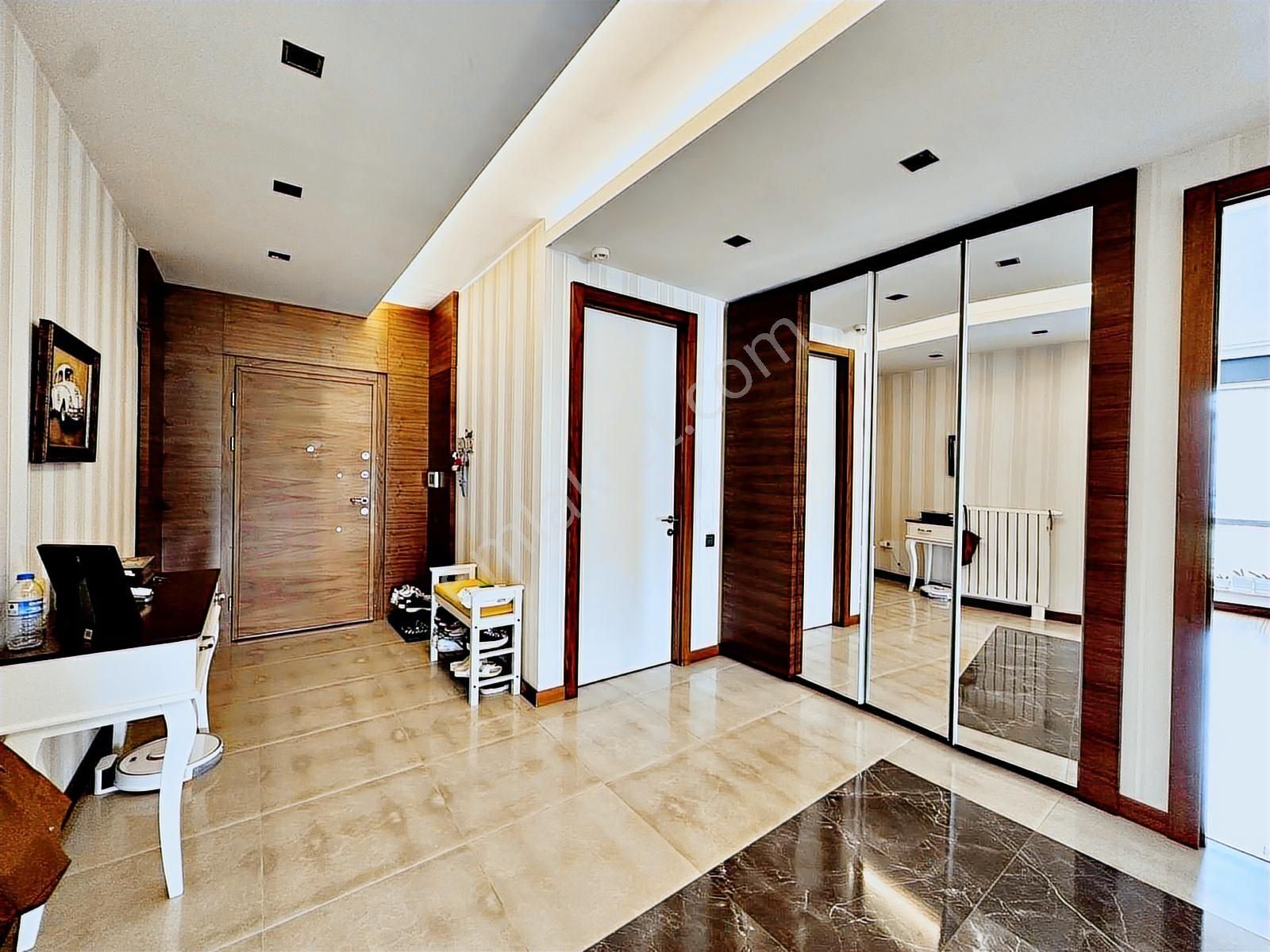 Valentia'dan Kıraner Park Sitesinde Geniş 4+1 Satılık Daire !!! - Görsel 14