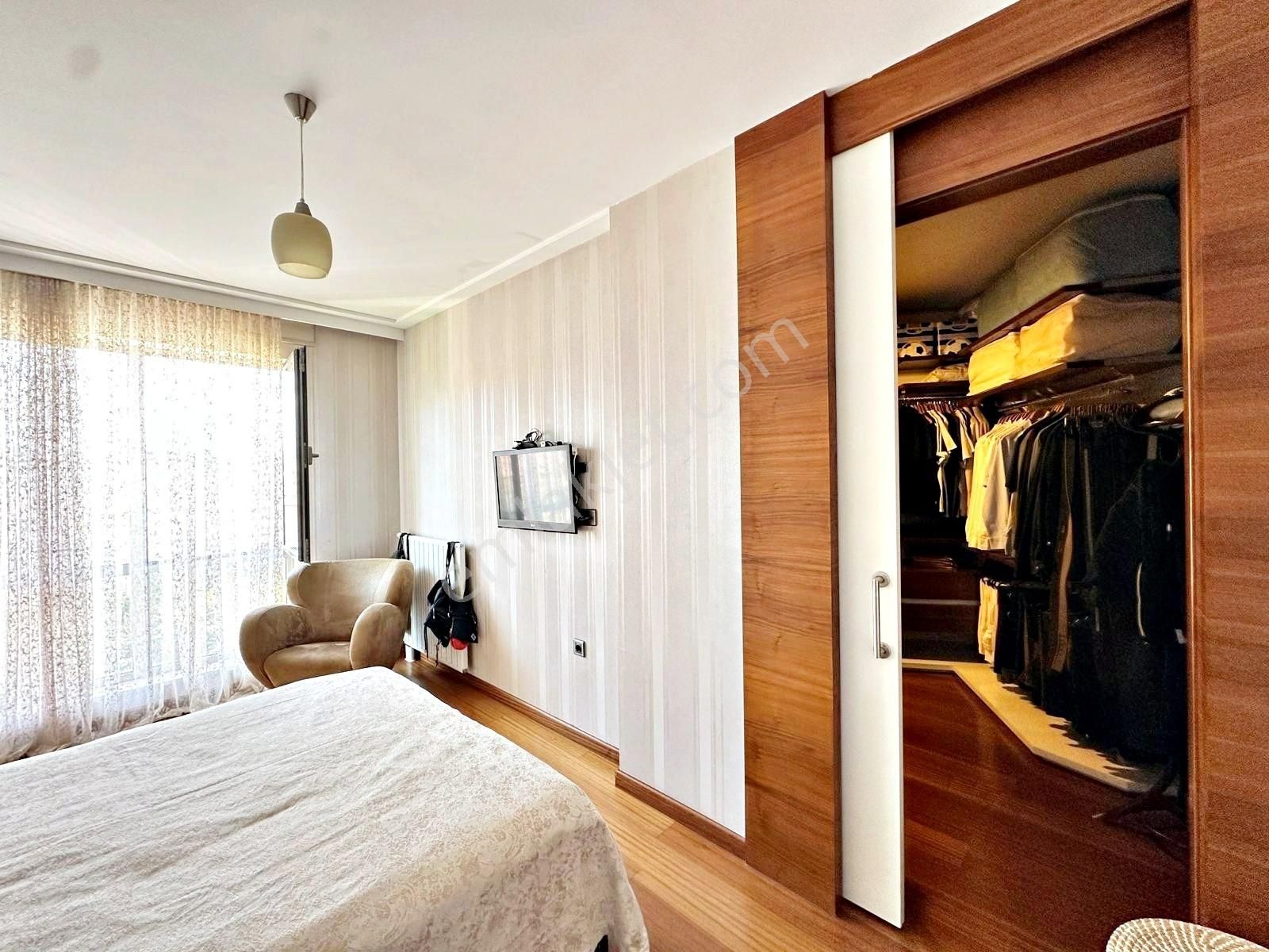 Valentia'dan Kıraner Park Sitesinde Geniş 4+1 Satılık Daire !!! - Görsel 9