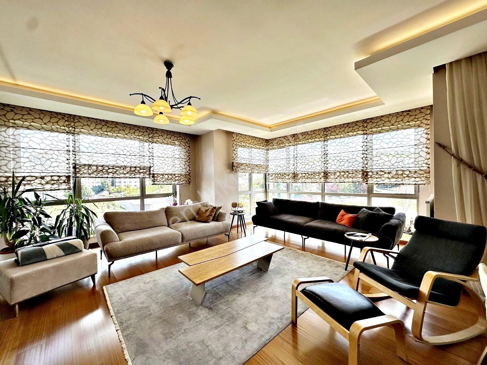 Valentia'dan Kıraner Park Sitesinde Geniş 4+1 Satılık Daire !!!