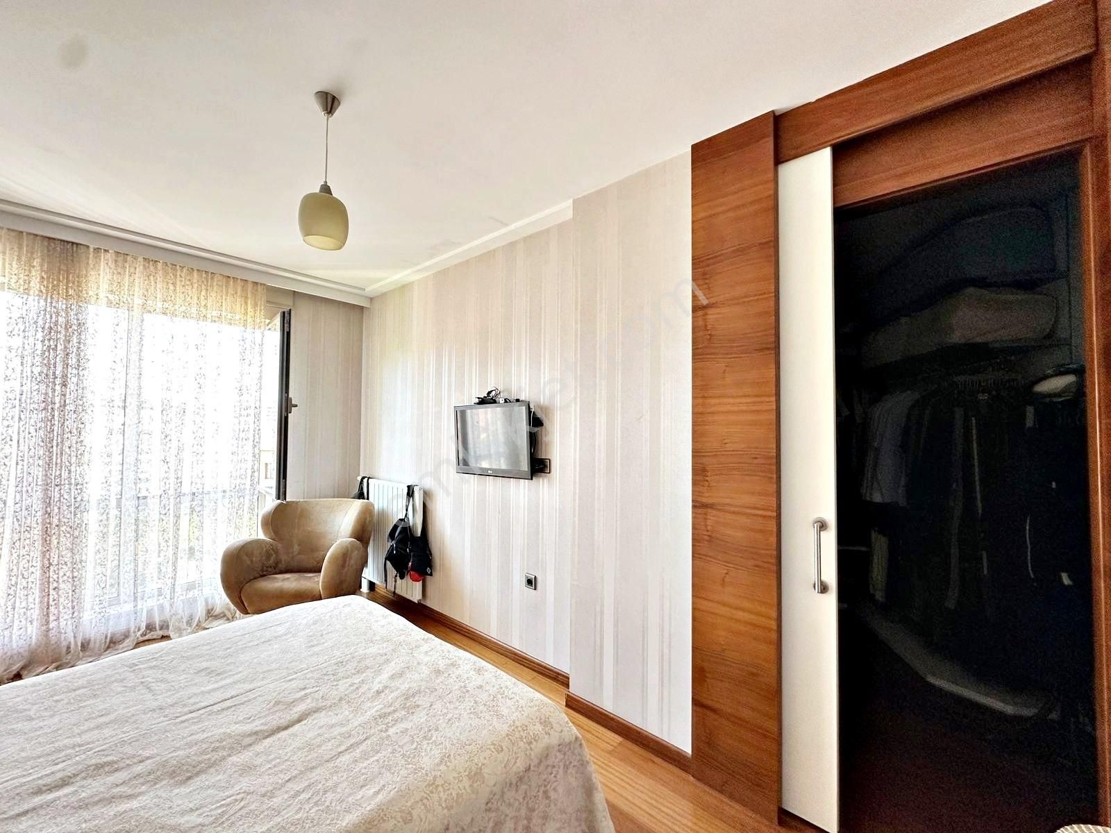 Valentia'dan Kıraner Park Sitesinde Geniş 4+1 Satılık Daire !!! - Görsel 3