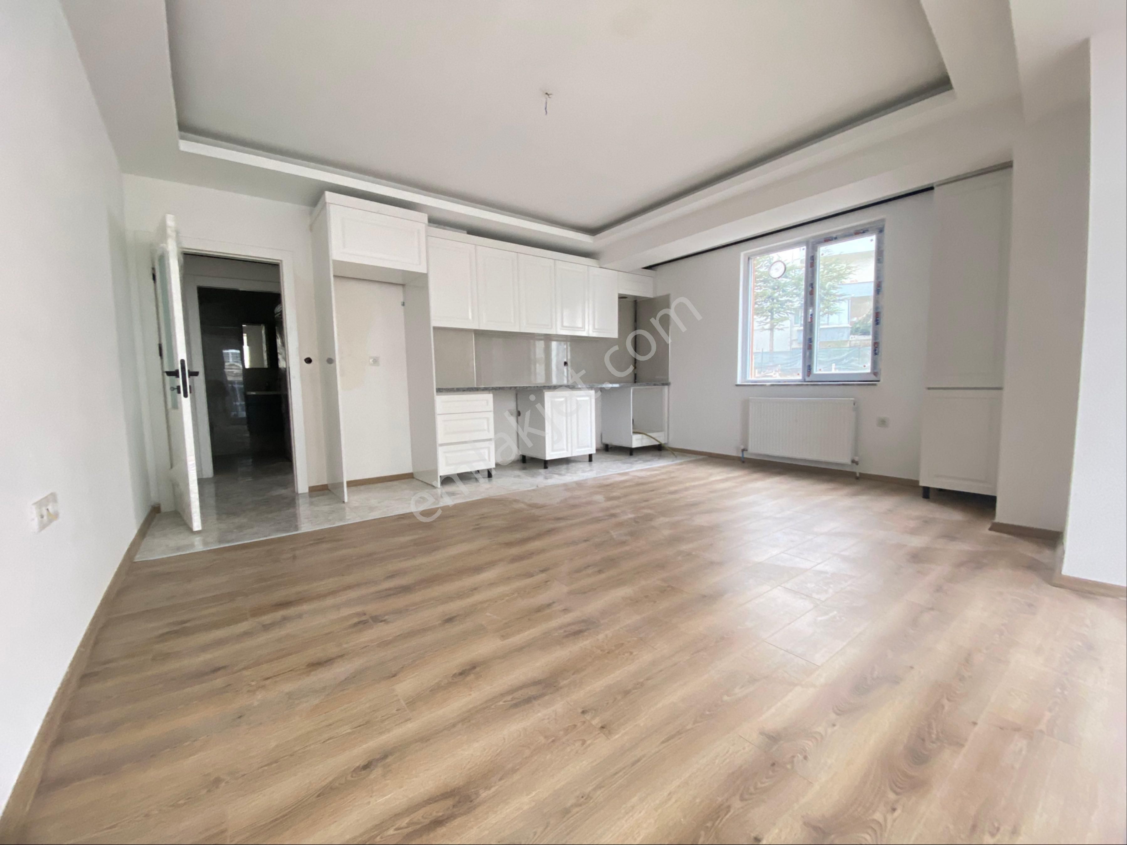 Dikmen'de Satılık Ana Cadde Üzeri Arakatta Sıfır Daire 2+1 Balkonlu - Görsel 18