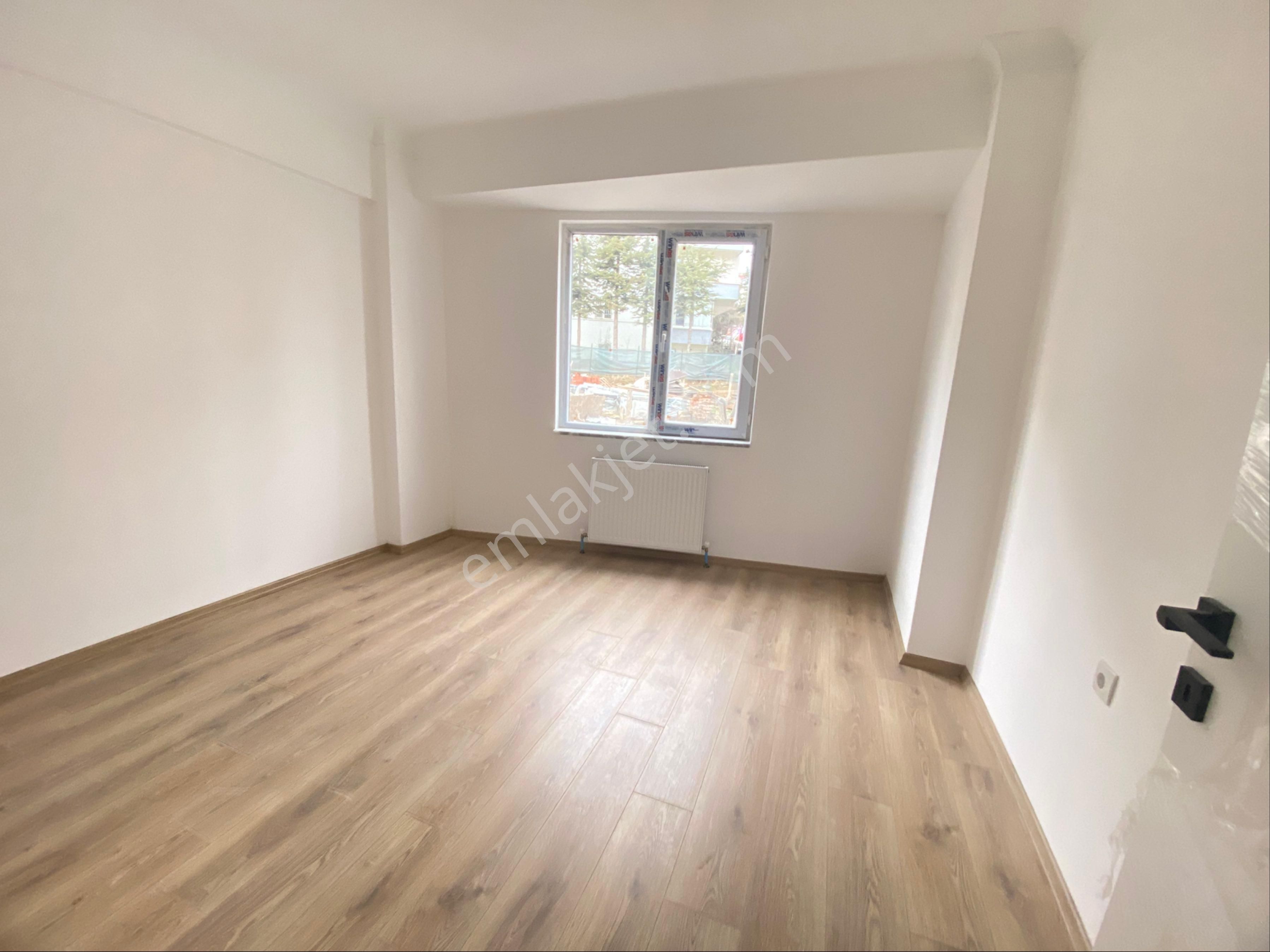 Dikmen'de Satılık Ana Cadde Üzeri Arakatta Sıfır Daire 2+1 Balkonlu - Görsel 15