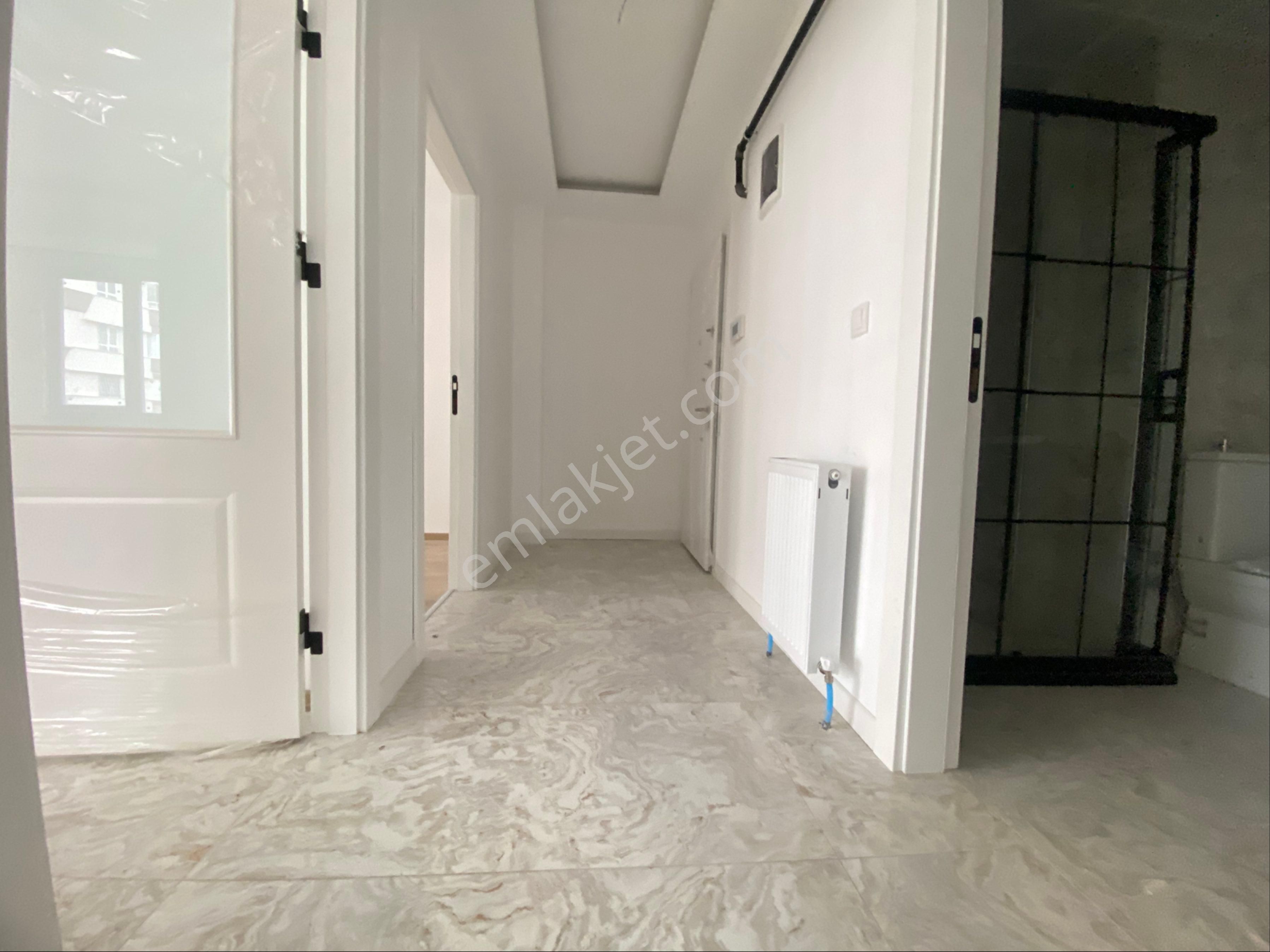 Dikmen'de Satılık Ana Cadde Üzeri Arakatta Sıfır Daire 2+1 Balkonlu - Görsel 12