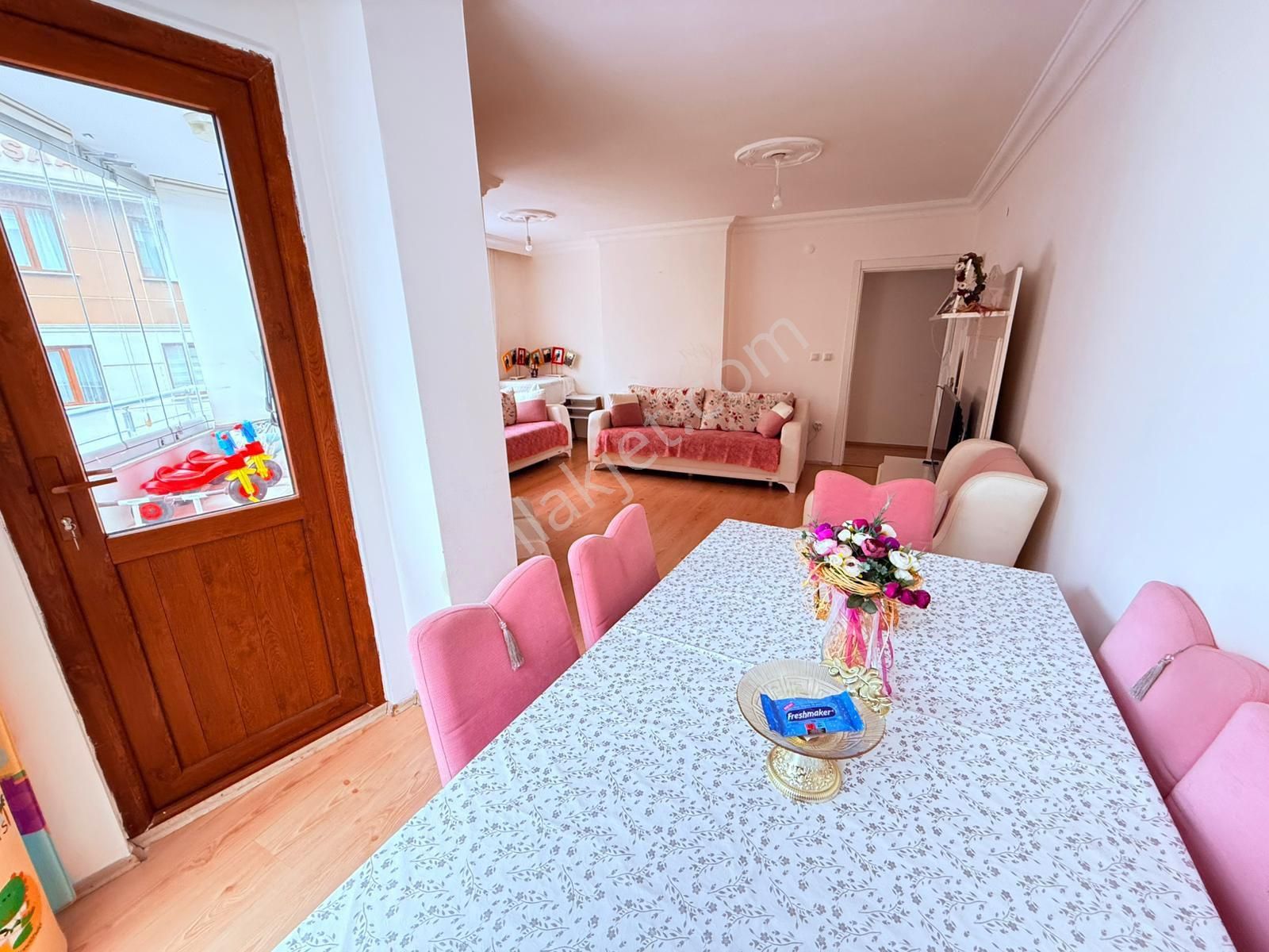 Güneyden Harika Köşe Binada Ön Cephe Balkonlu Ara Kat 2+1.85m2 Daire - Görsel 3