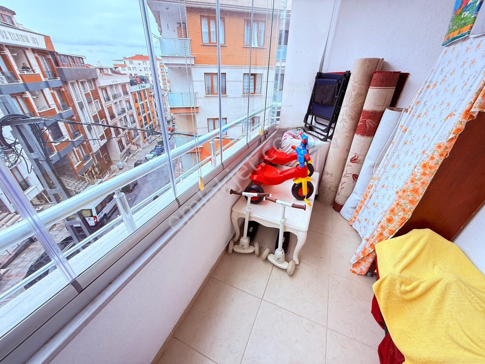 Güneyden Harika Köşe Binada Ön Cephe Balkonlu Ara Kat 2+1.85m2 Daire - Görsel 4