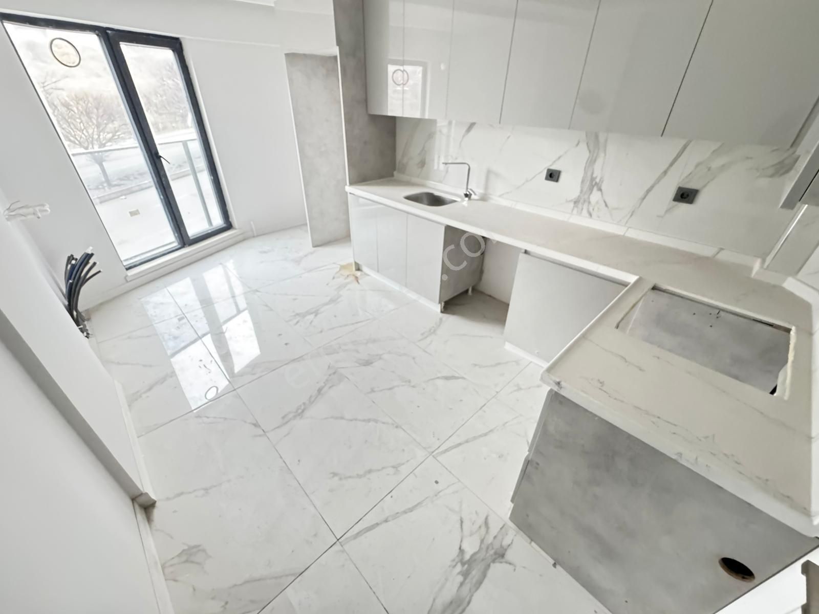 Lider Emlak'tan Cadde Üzeri Yapılı 3+1 Sıfır Daire - Görsel 2