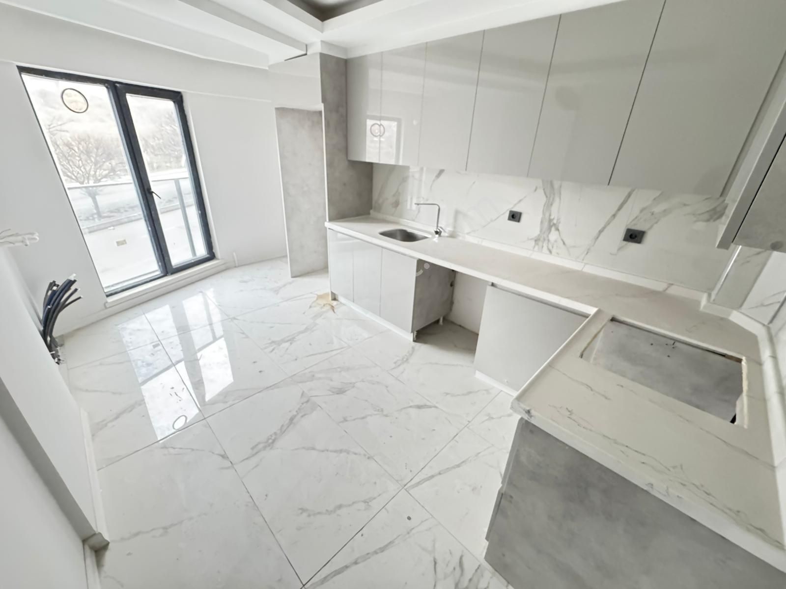 Lider Emlak'tan Cadde Üzeri Yapılı 3+1 Sıfır Daire - Görsel 5