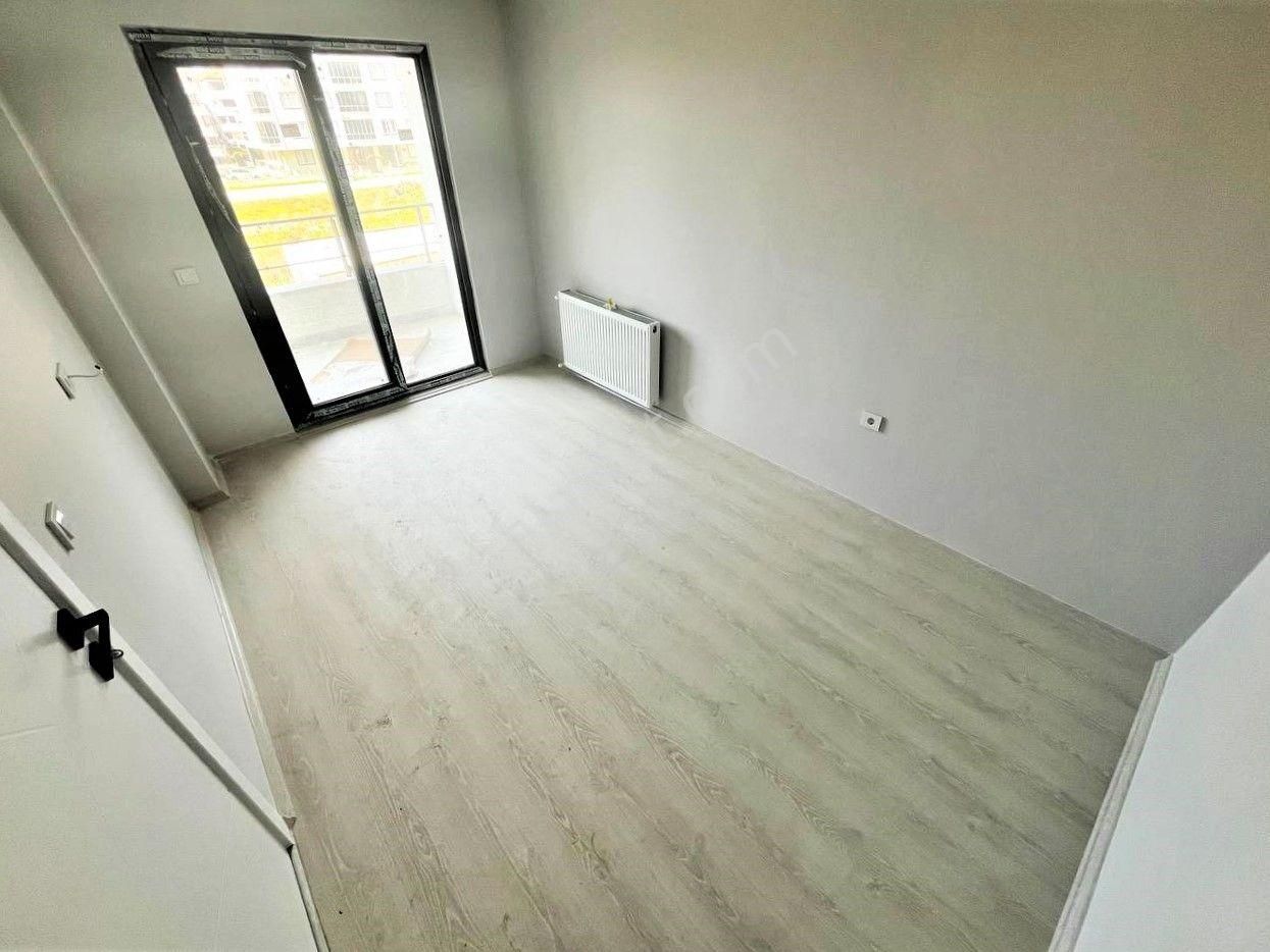 ✔akçay'da Kat Ve Cephe Seçenekleriyle Aygül'den Sıfır Ön Cephe Geniş Balkonlu Lüks 1+1 Satılık Daire - Görsel 22