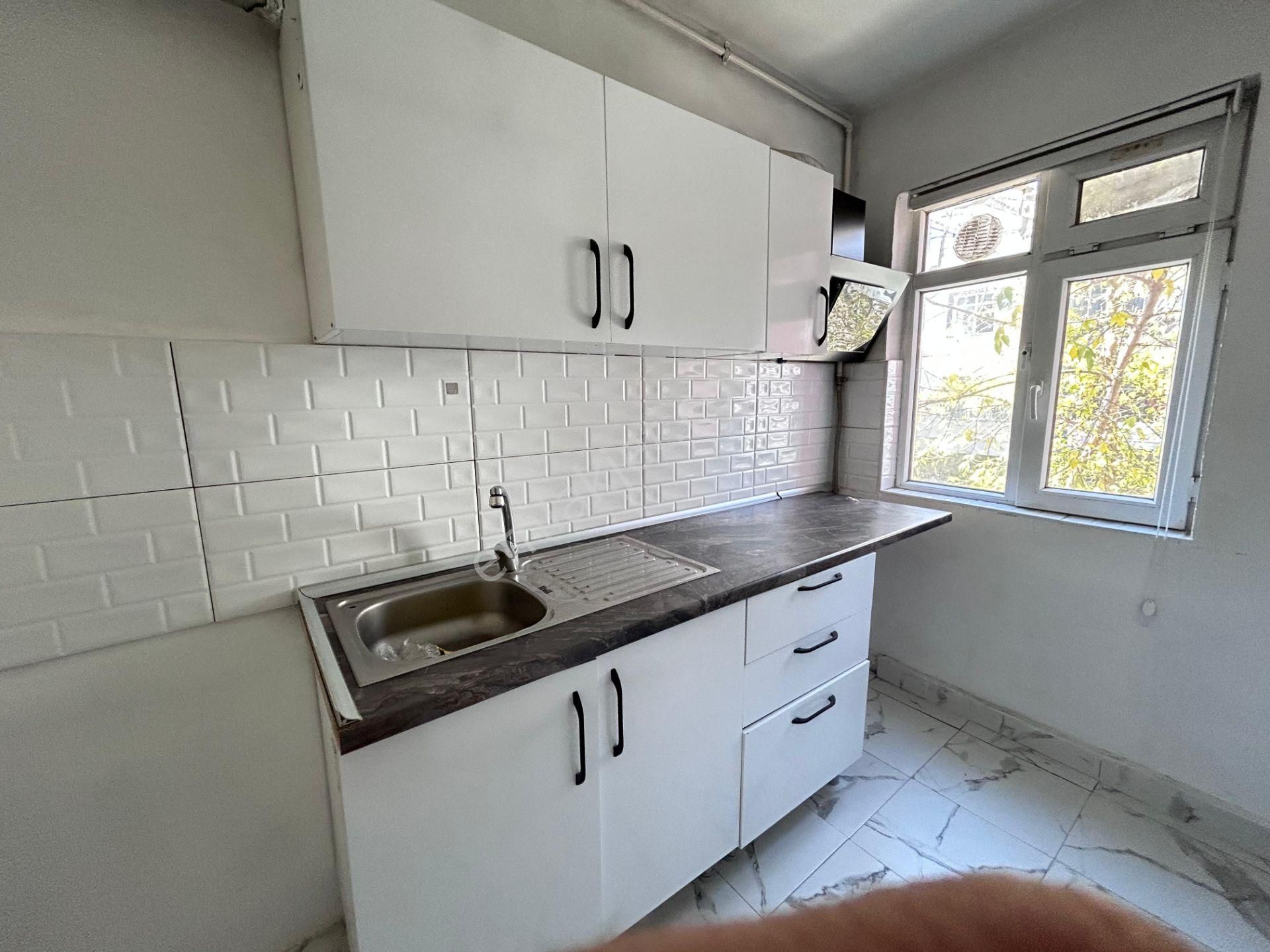 Aydınlıkevler Merkezi Lokasyonda Yatırımlık 2+1 Satılık Daire