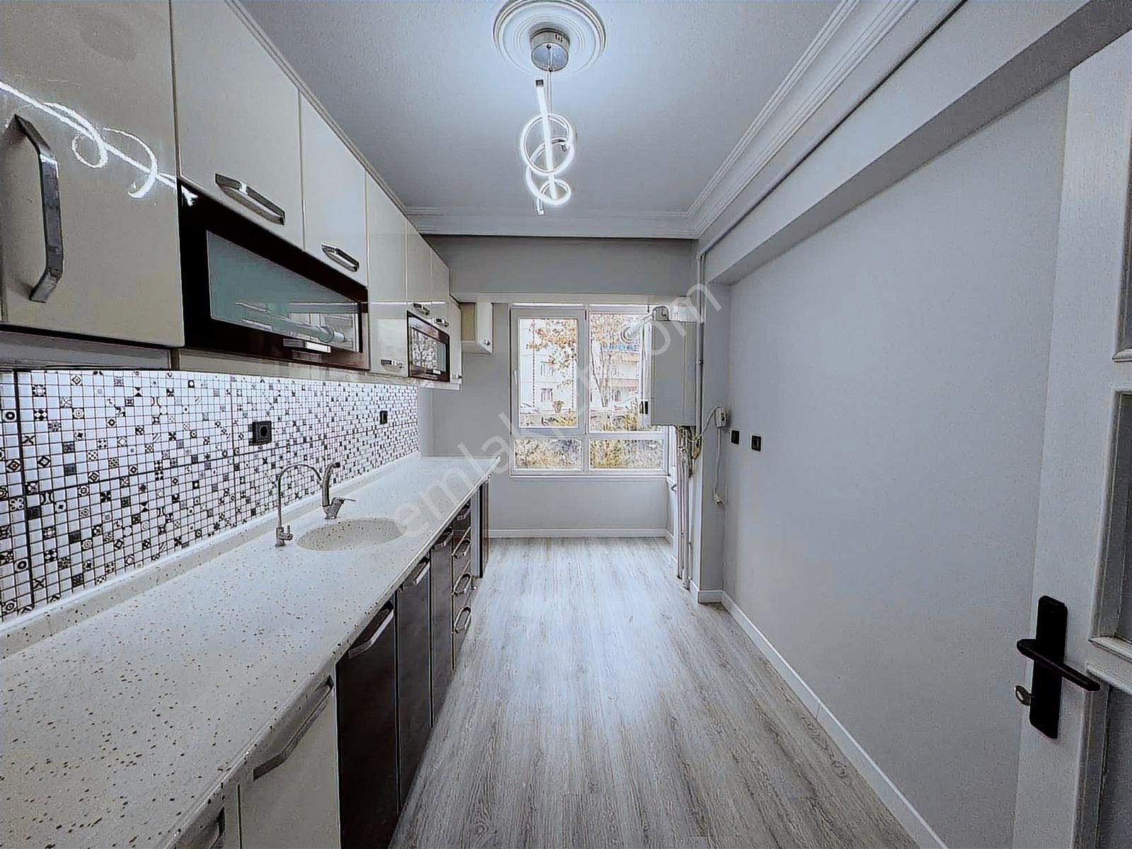 Beyoğlu'ndan Merkezde Full Yapılı Ara Kat Tam Güney Cephe 3+1 - Görsel 19