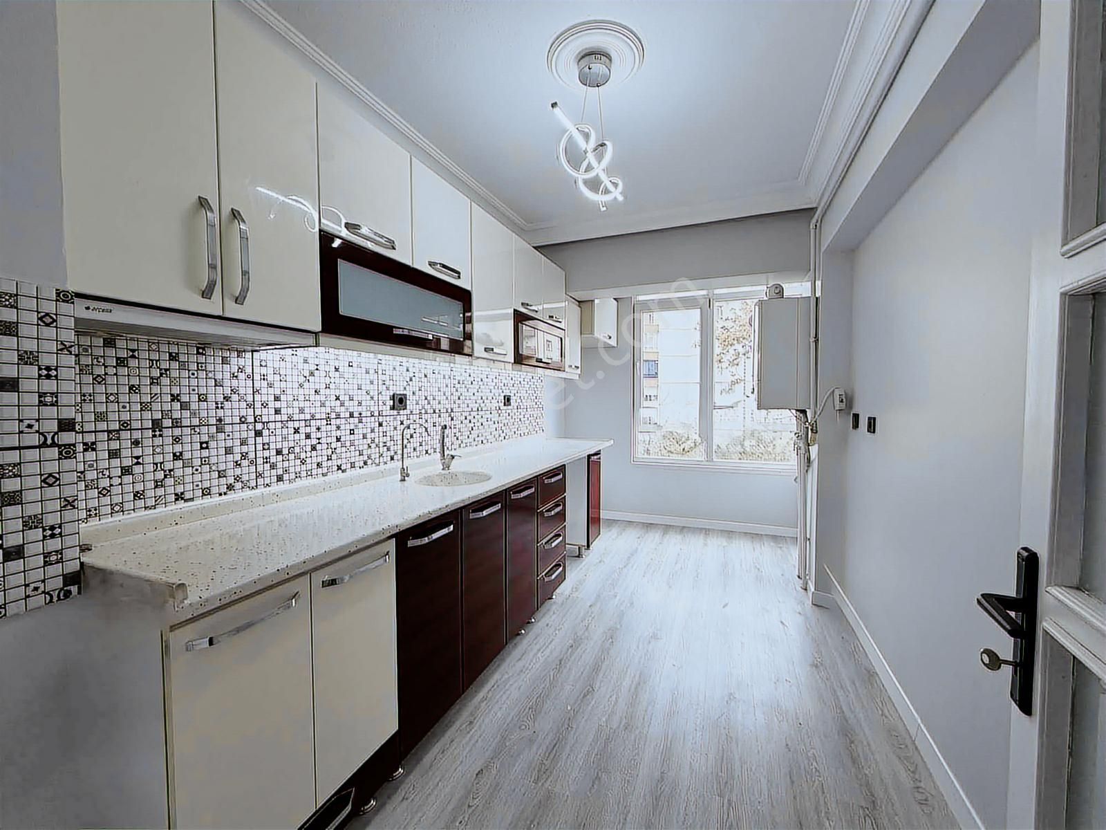 Beyoğlu'ndan Merkezde Full Yapılı Ara Kat Tam Güney Cephe 3+1 - Görsel 8